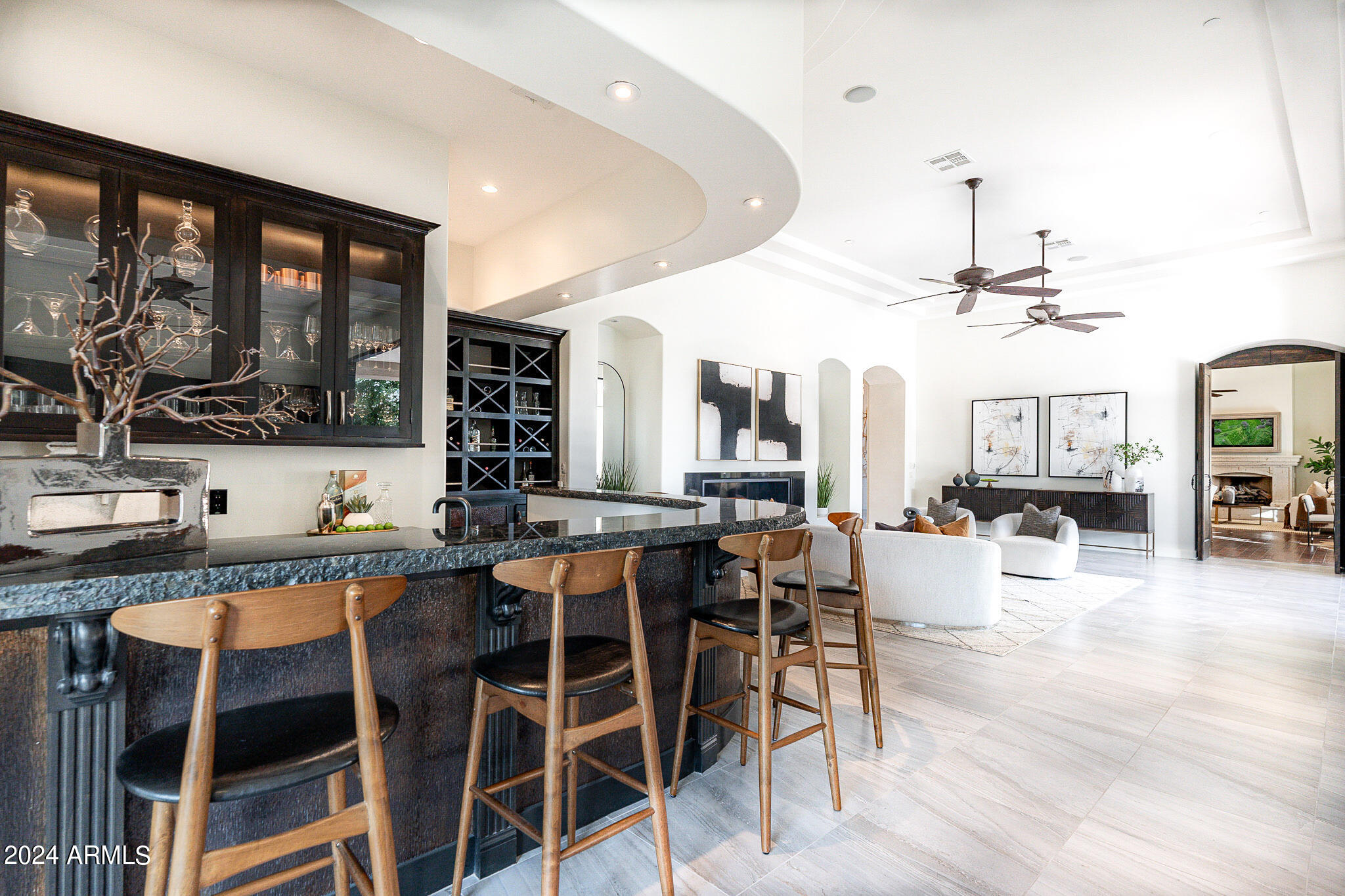 EQUESTRIAN MANOR - Residential
