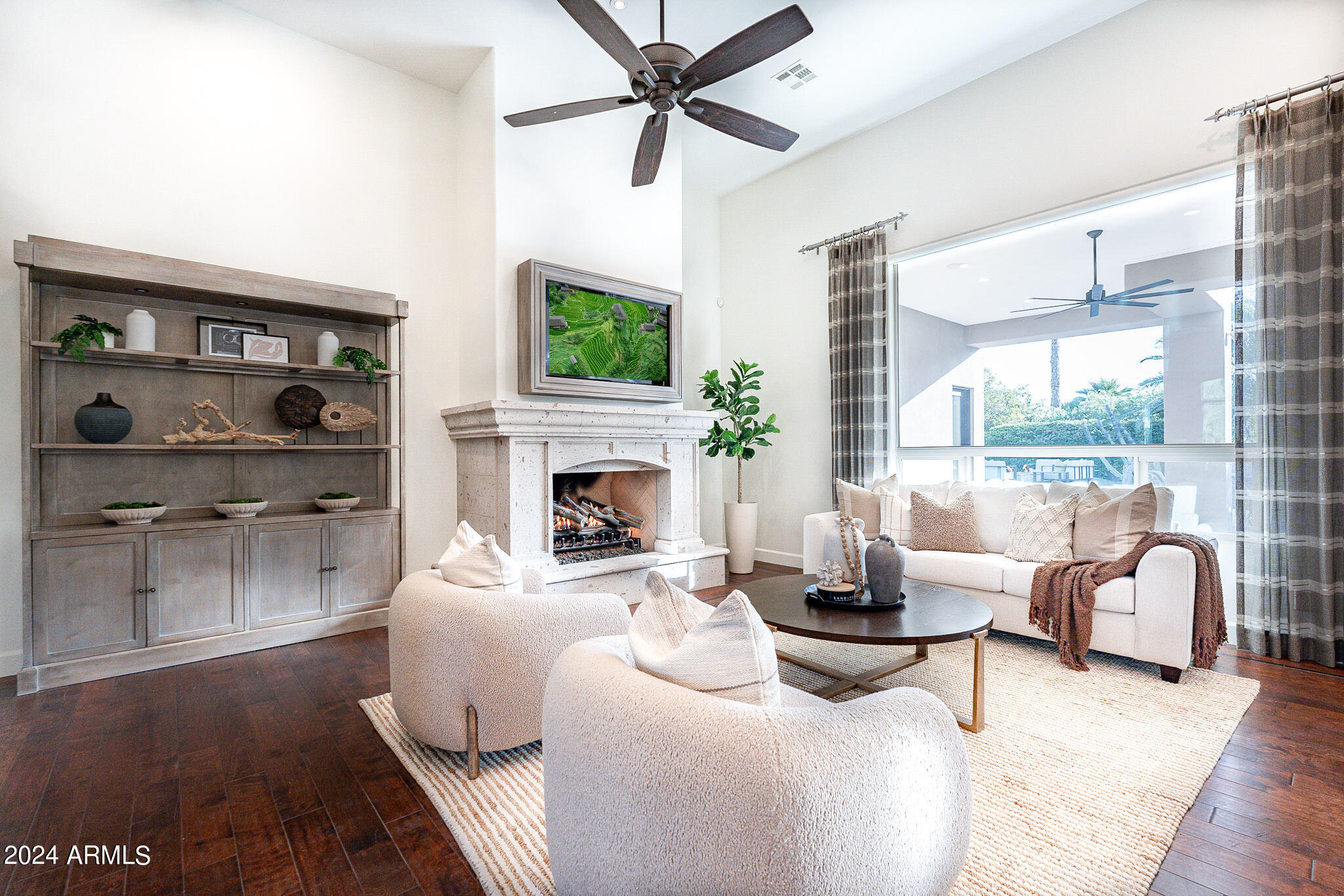 EQUESTRIAN MANOR - Residential