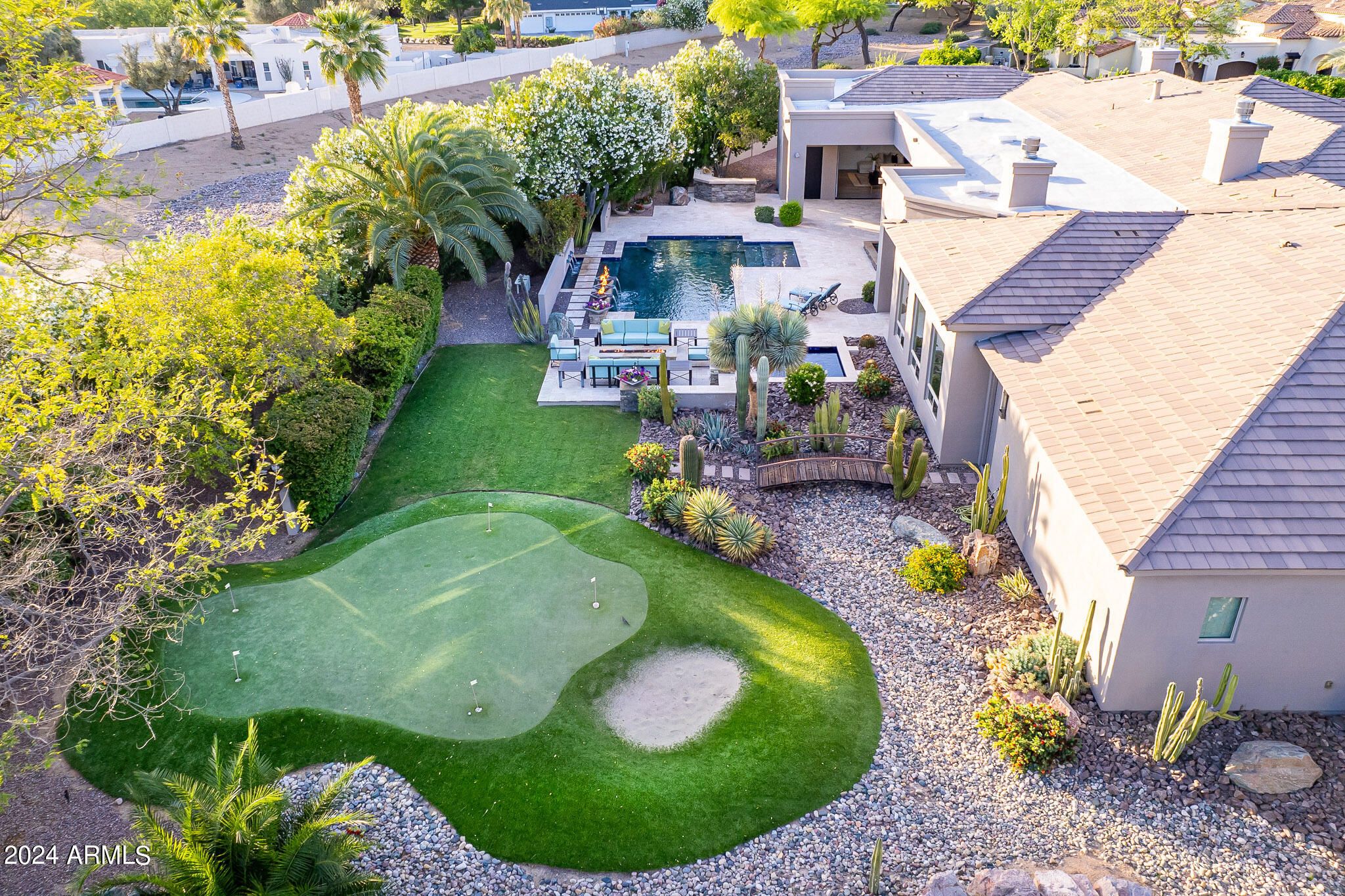 EQUESTRIAN MANOR - Residential