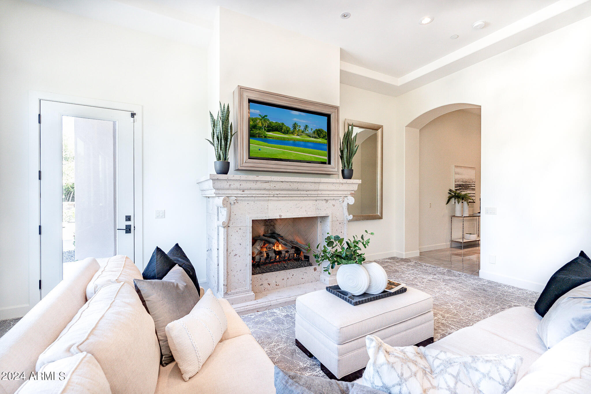 EQUESTRIAN MANOR - Residential