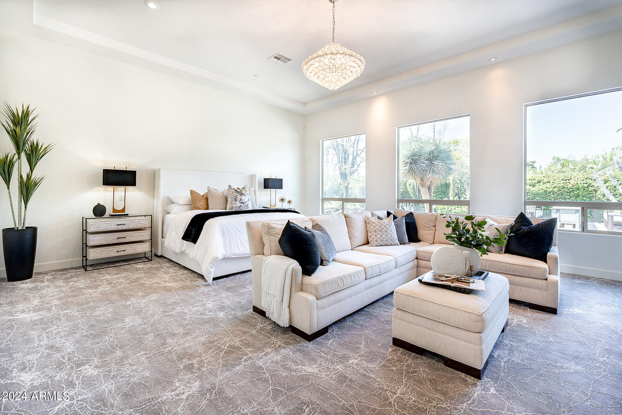 EQUESTRIAN MANOR - Residential