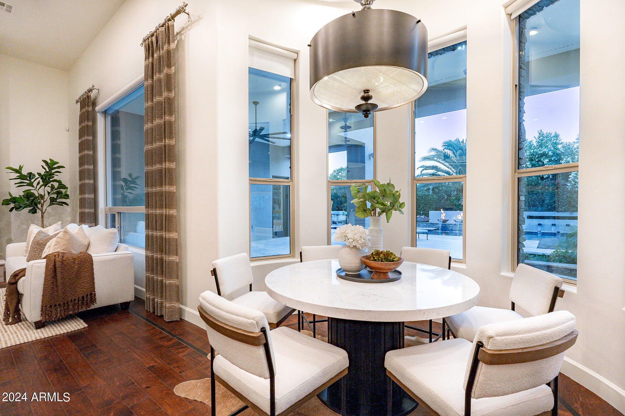 EQUESTRIAN MANOR - Residential