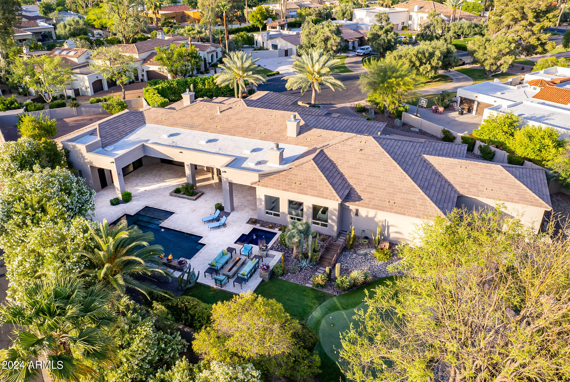 EQUESTRIAN MANOR - Residential