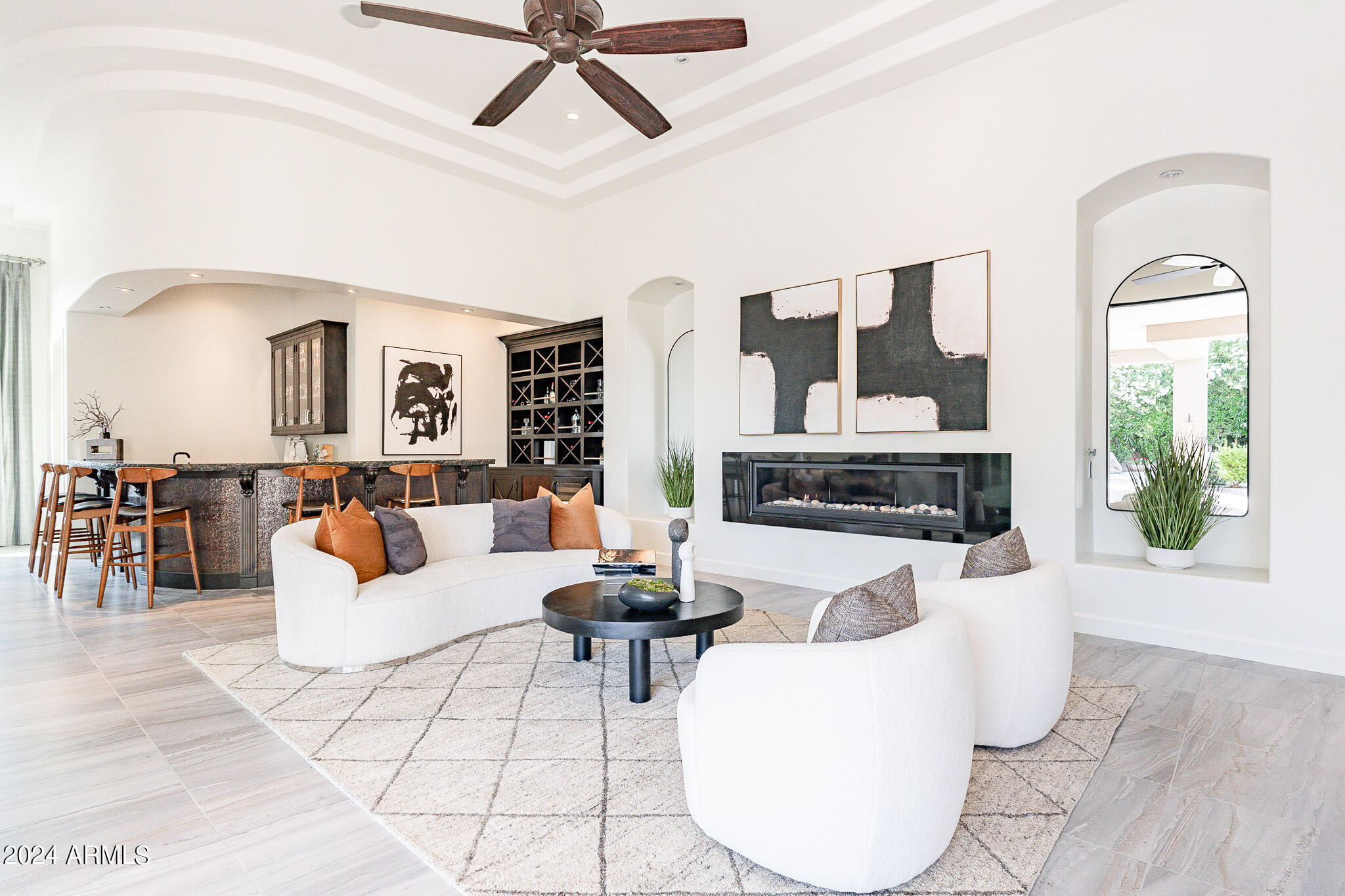 EQUESTRIAN MANOR - Residential