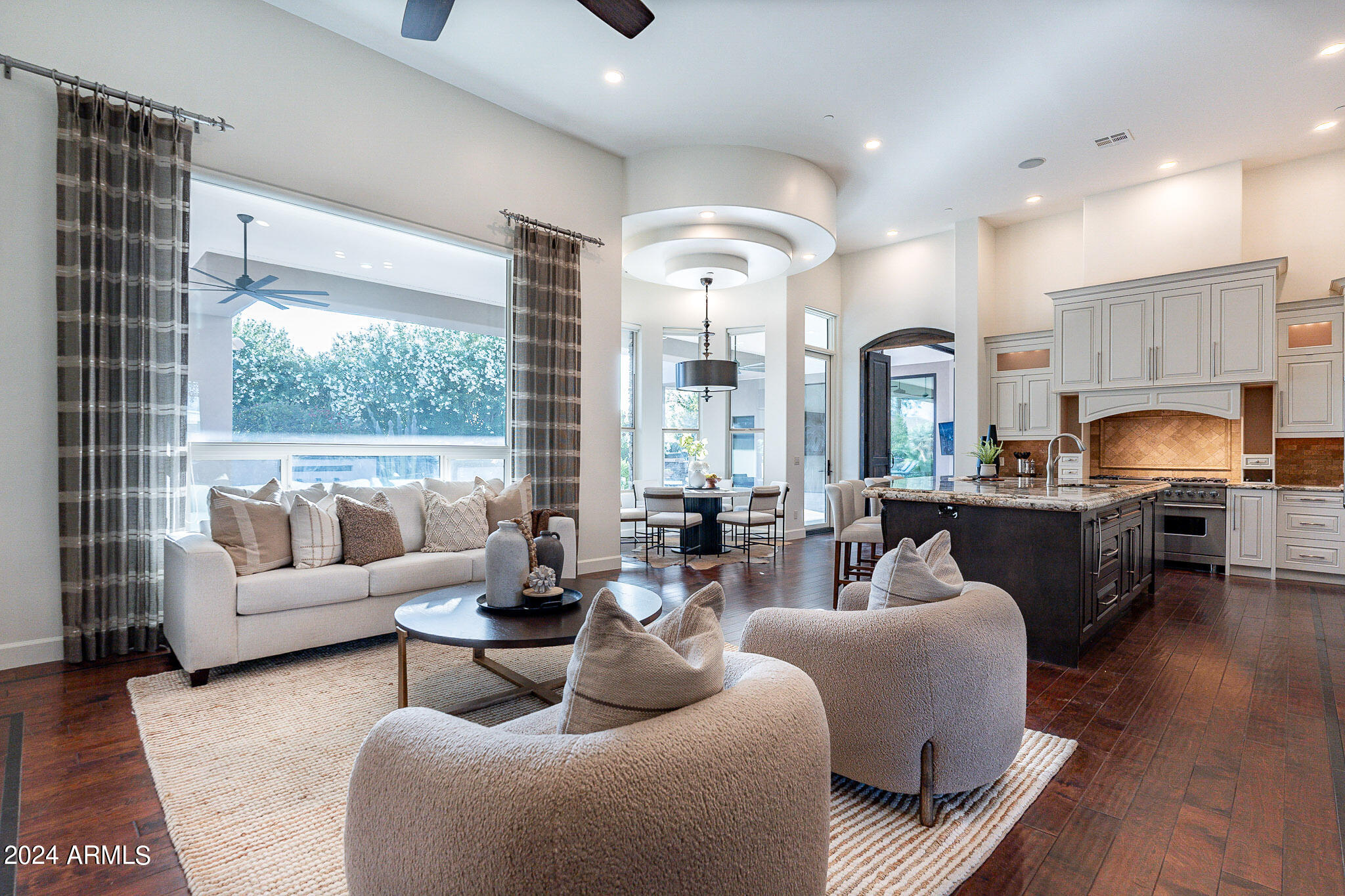 EQUESTRIAN MANOR - Residential