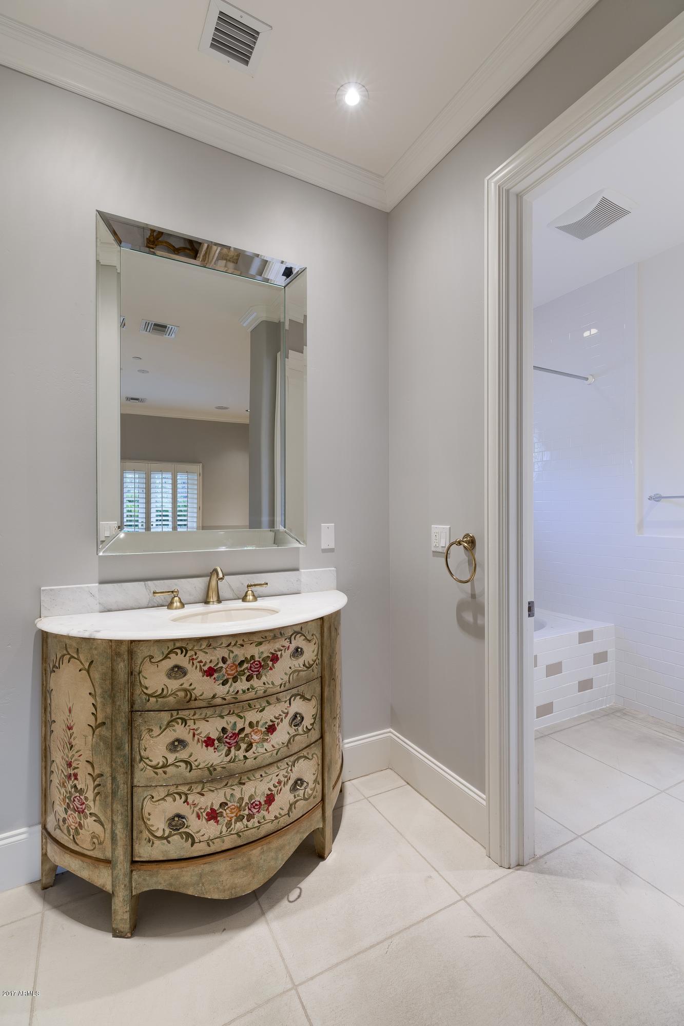 CAMELBACK COUNTRY CLUB ESTATES - Residential