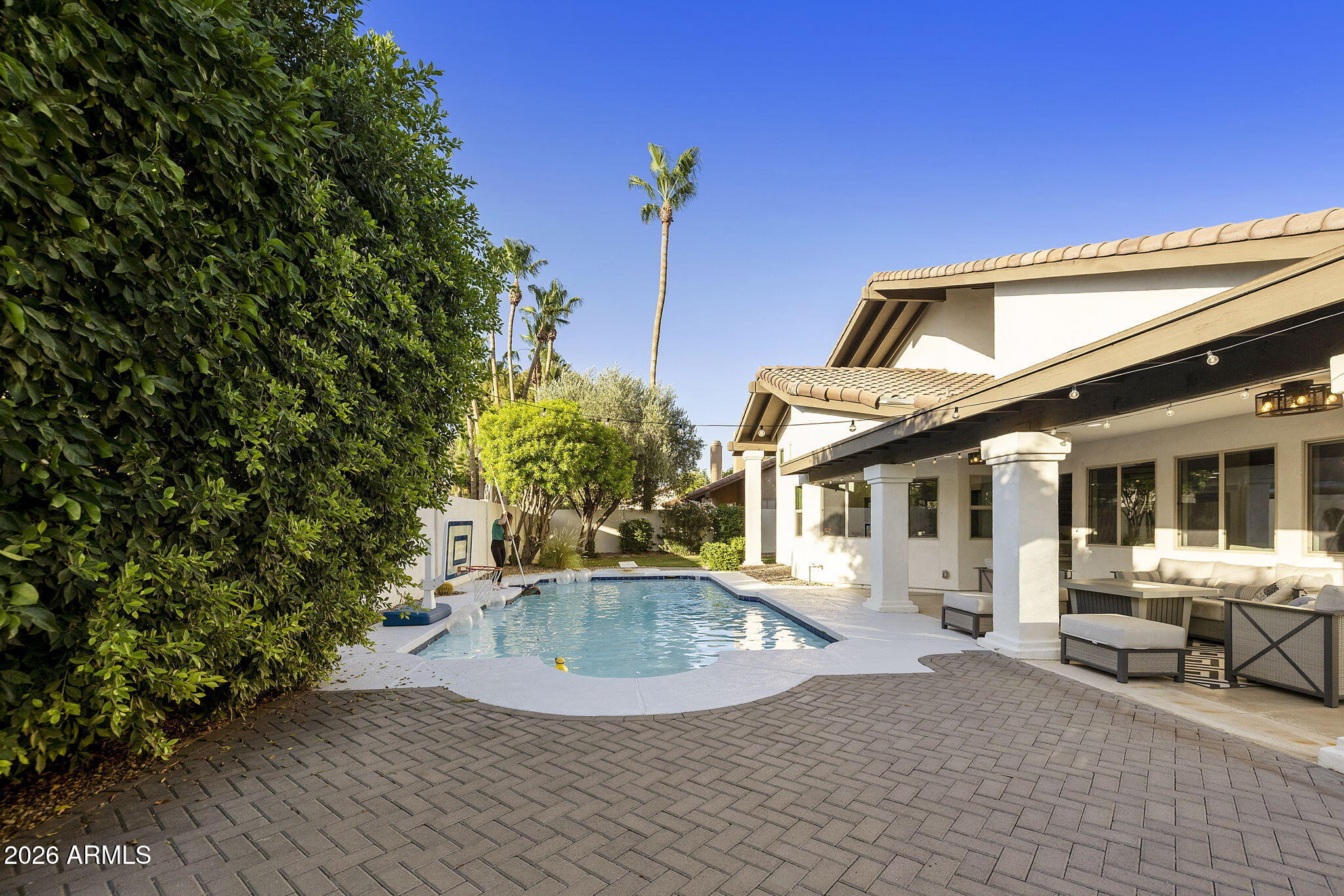 PARADISE PARK MANOR 2 - Residential