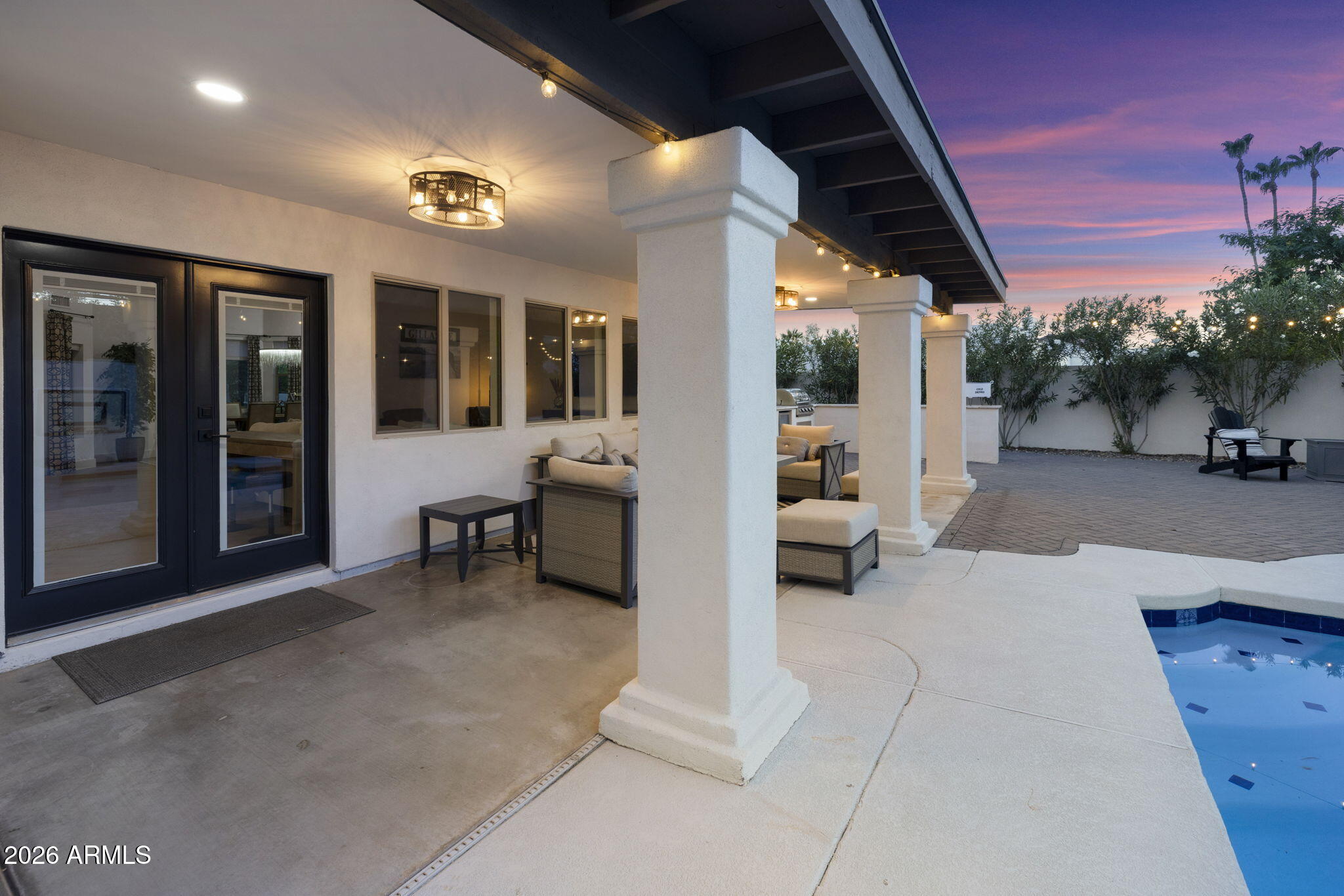 PARADISE PARK MANOR 2 - Residential