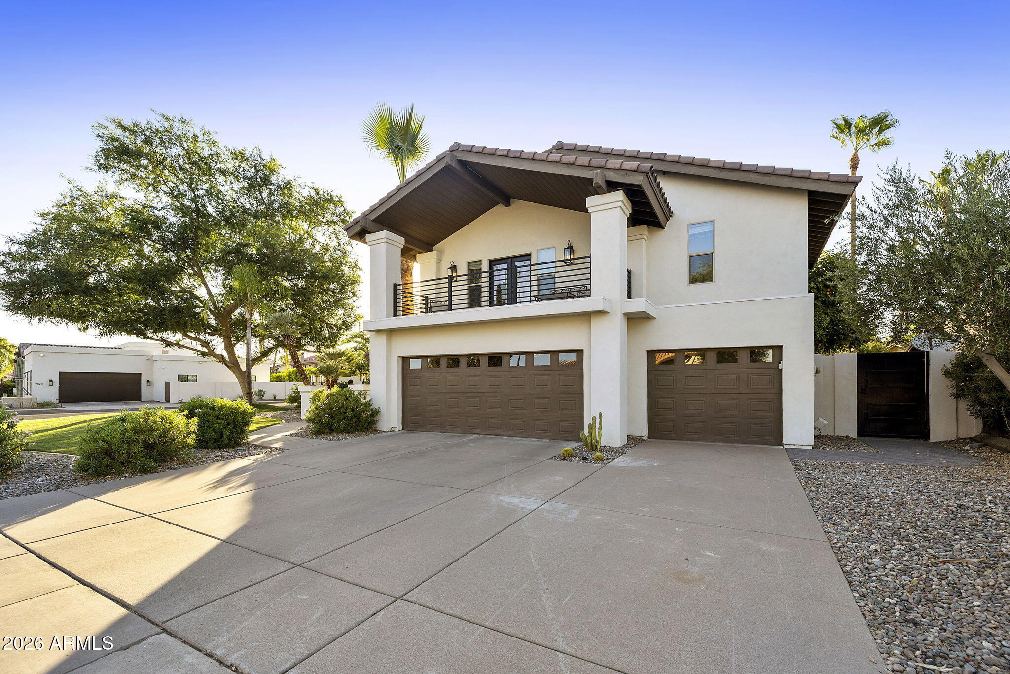 PARADISE PARK MANOR 2 - Residential
