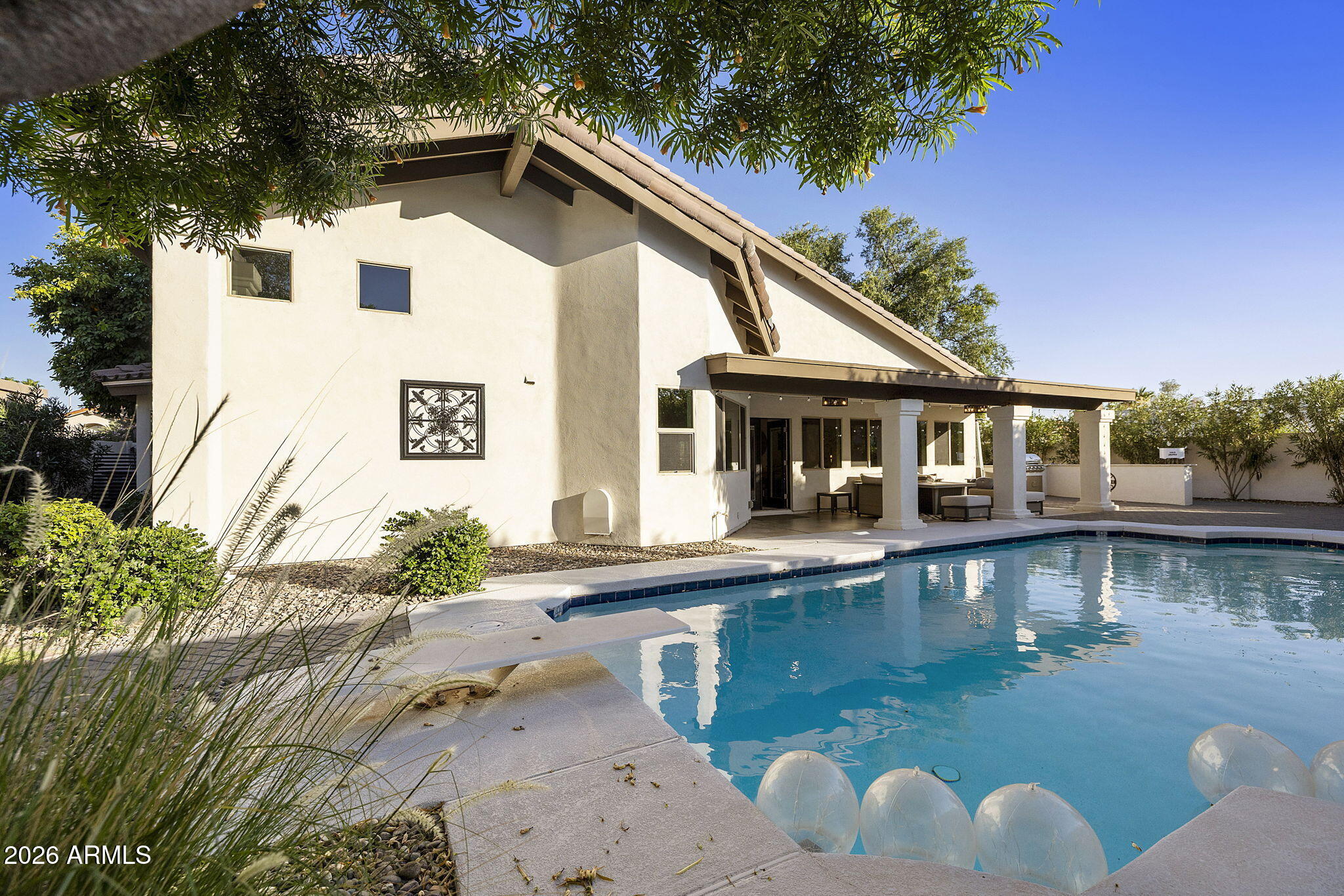 PARADISE PARK MANOR 2 - Residential