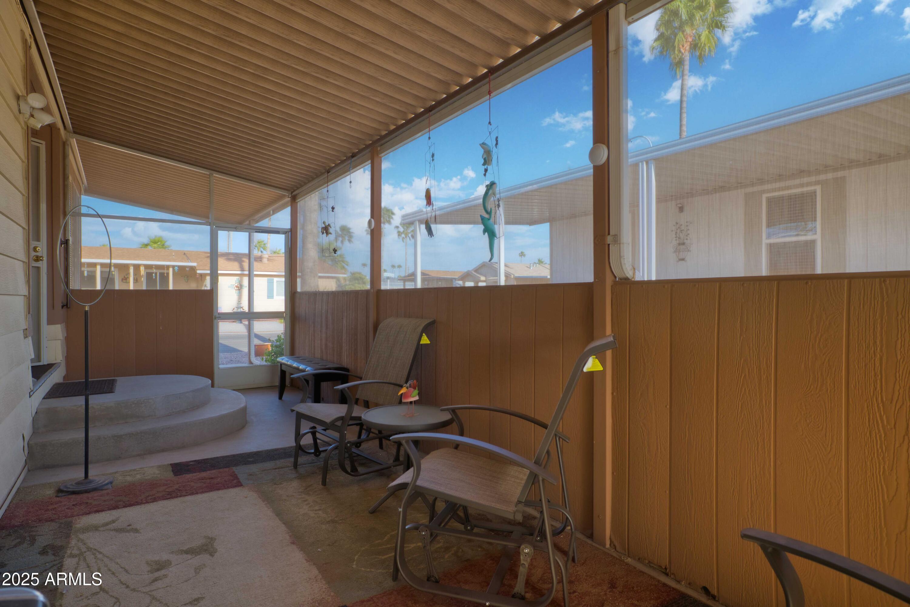 Holiday Palms - Residential