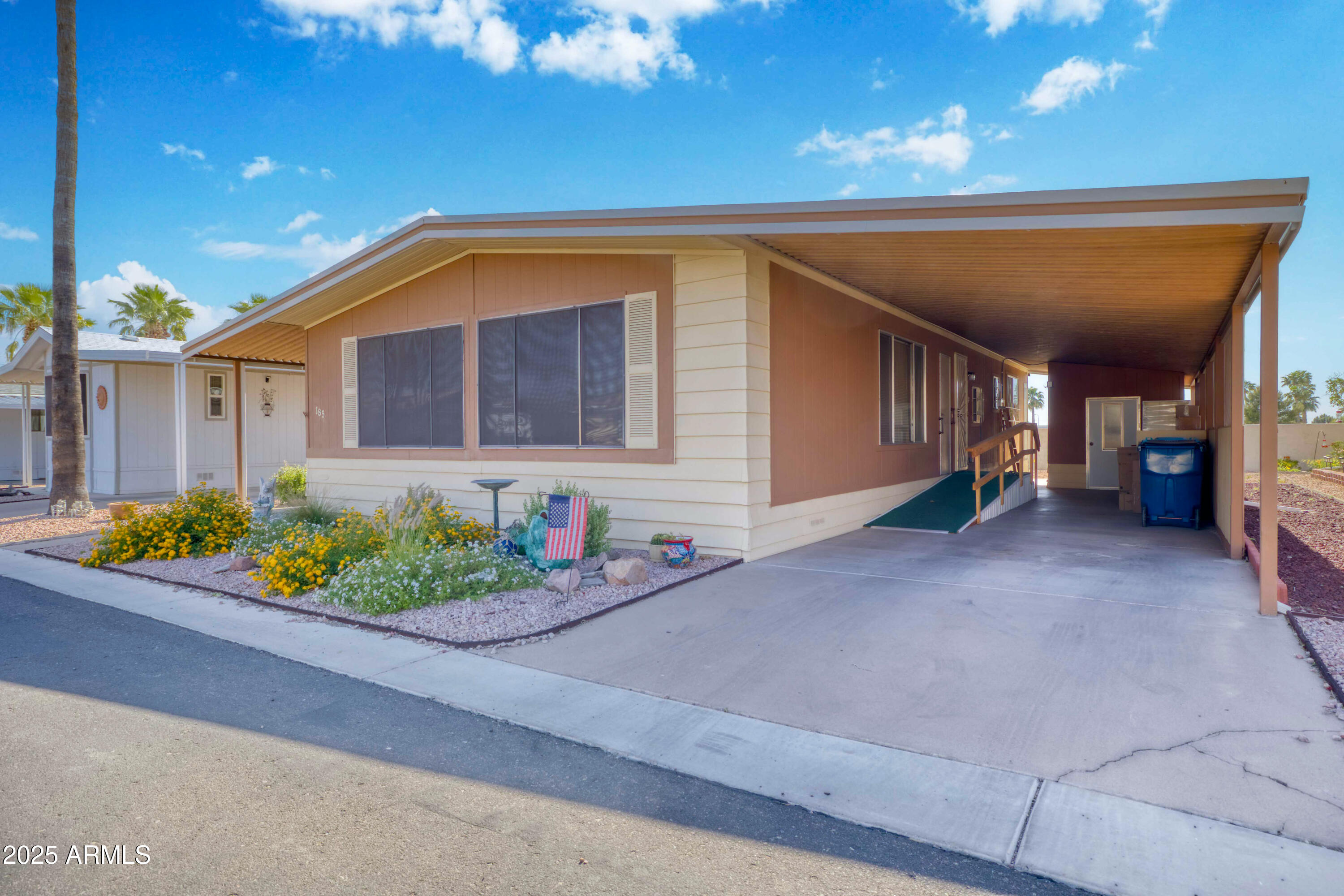 Holiday Palms - Residential