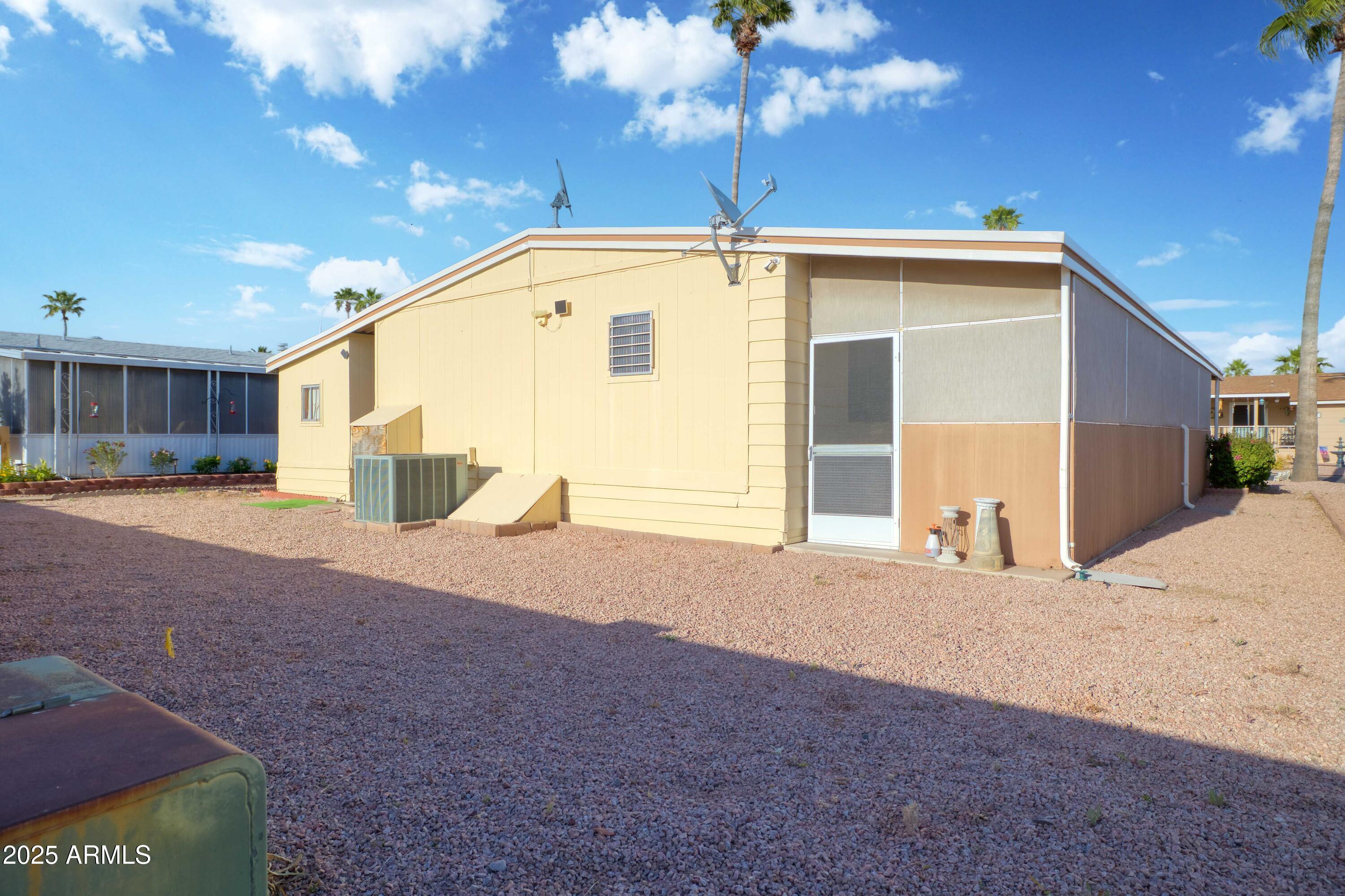 Holiday Palms - Residential
