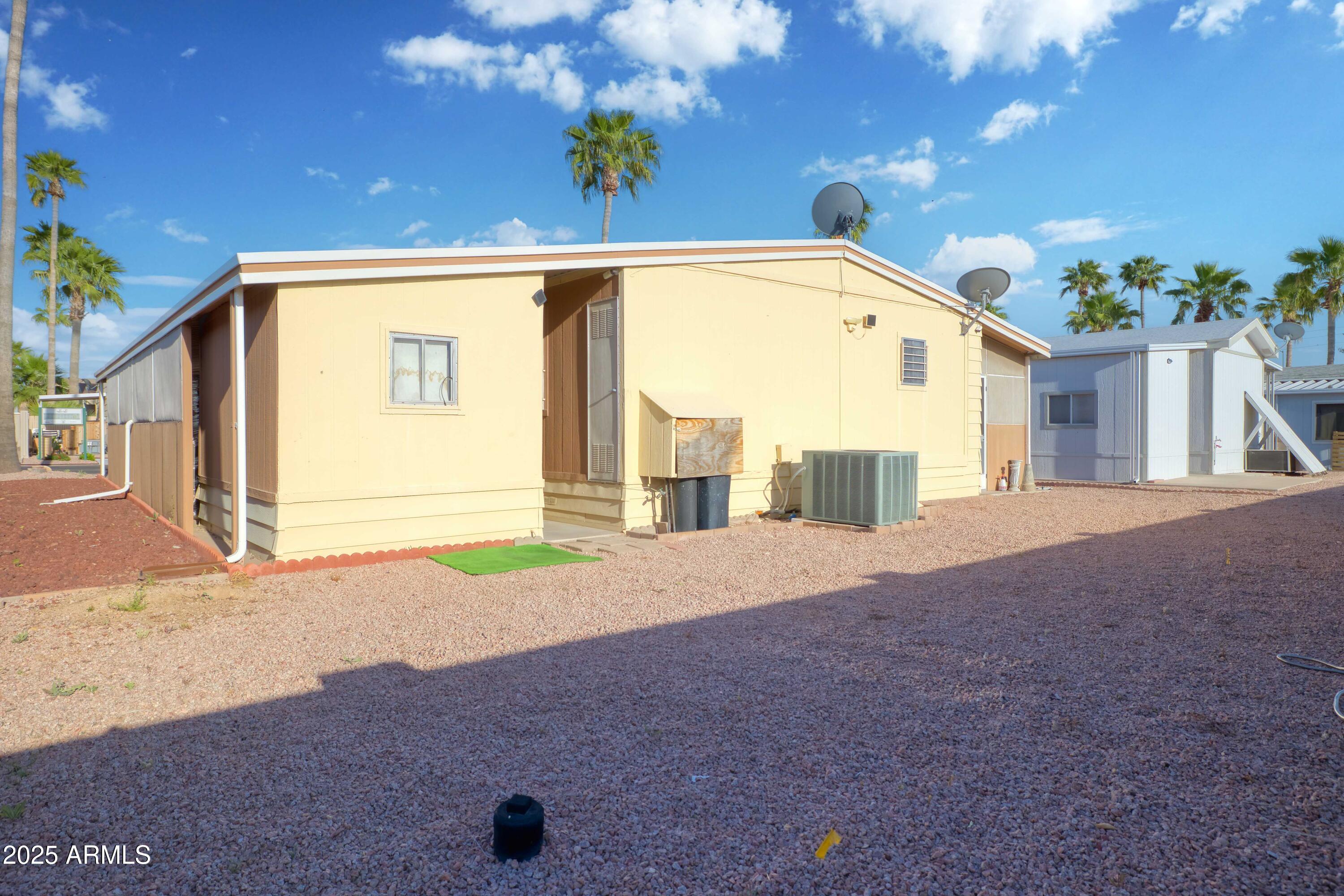 Holiday Palms - Residential