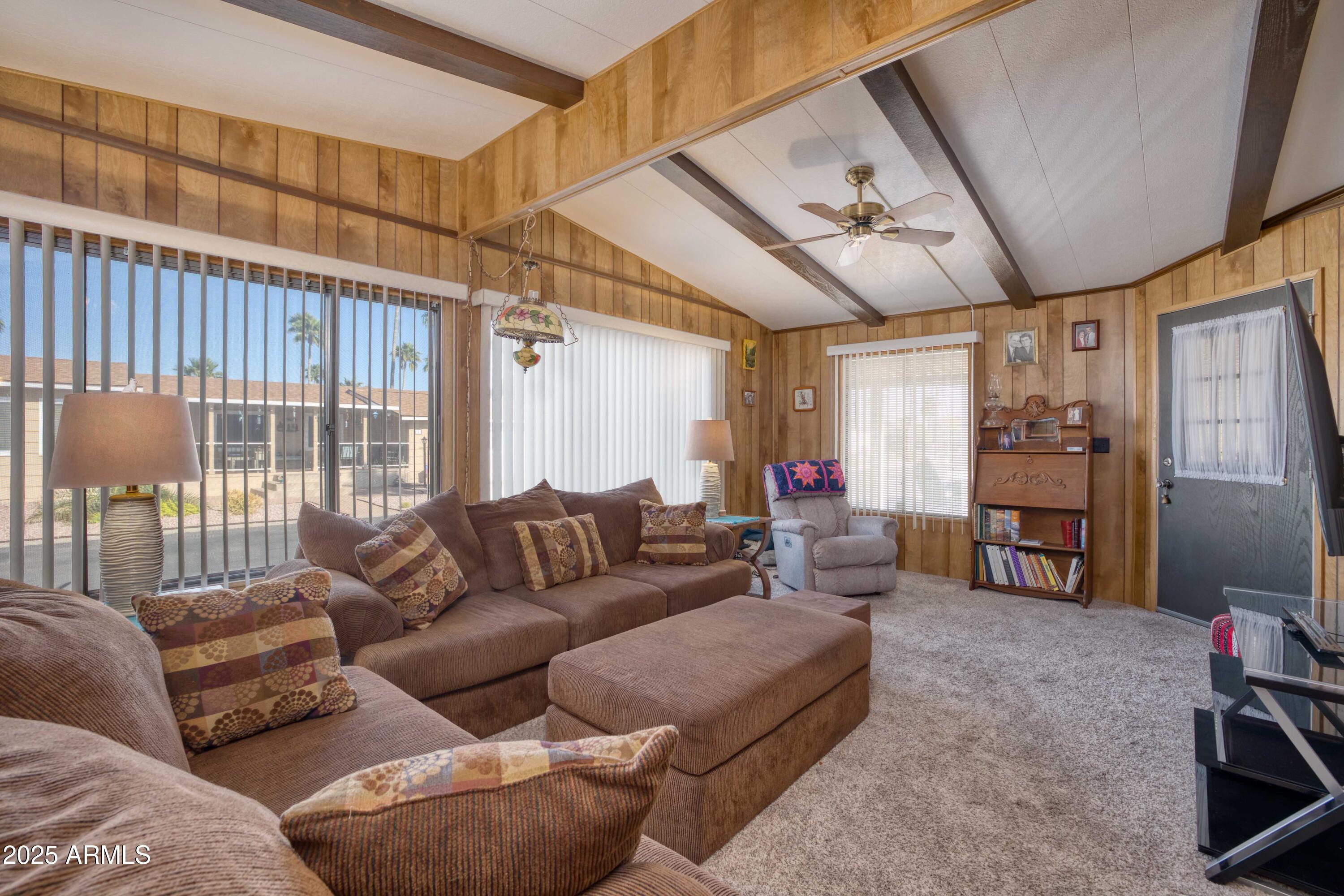 Holiday Palms - Residential