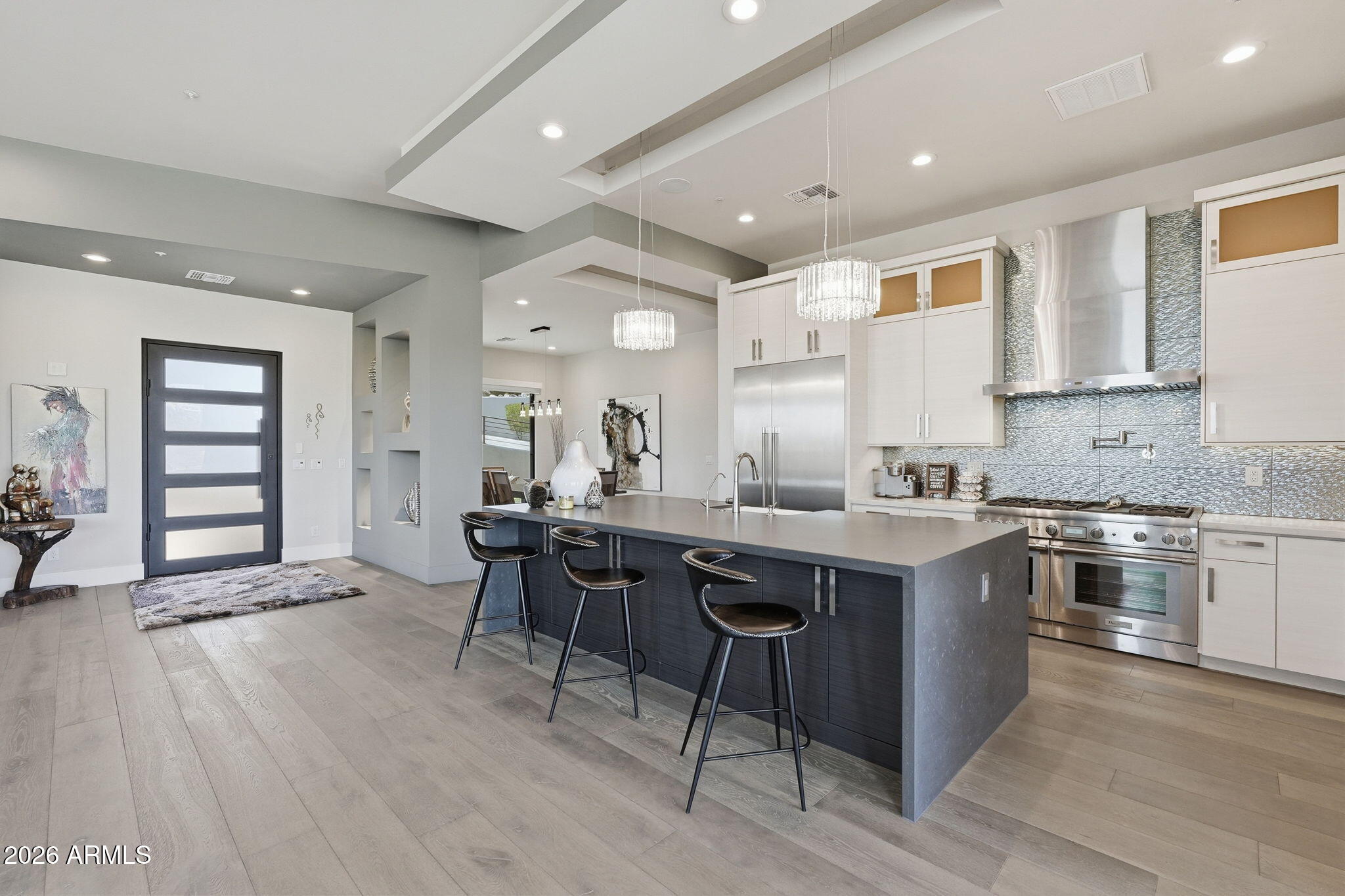 PALATIAL ESTATES - Residential