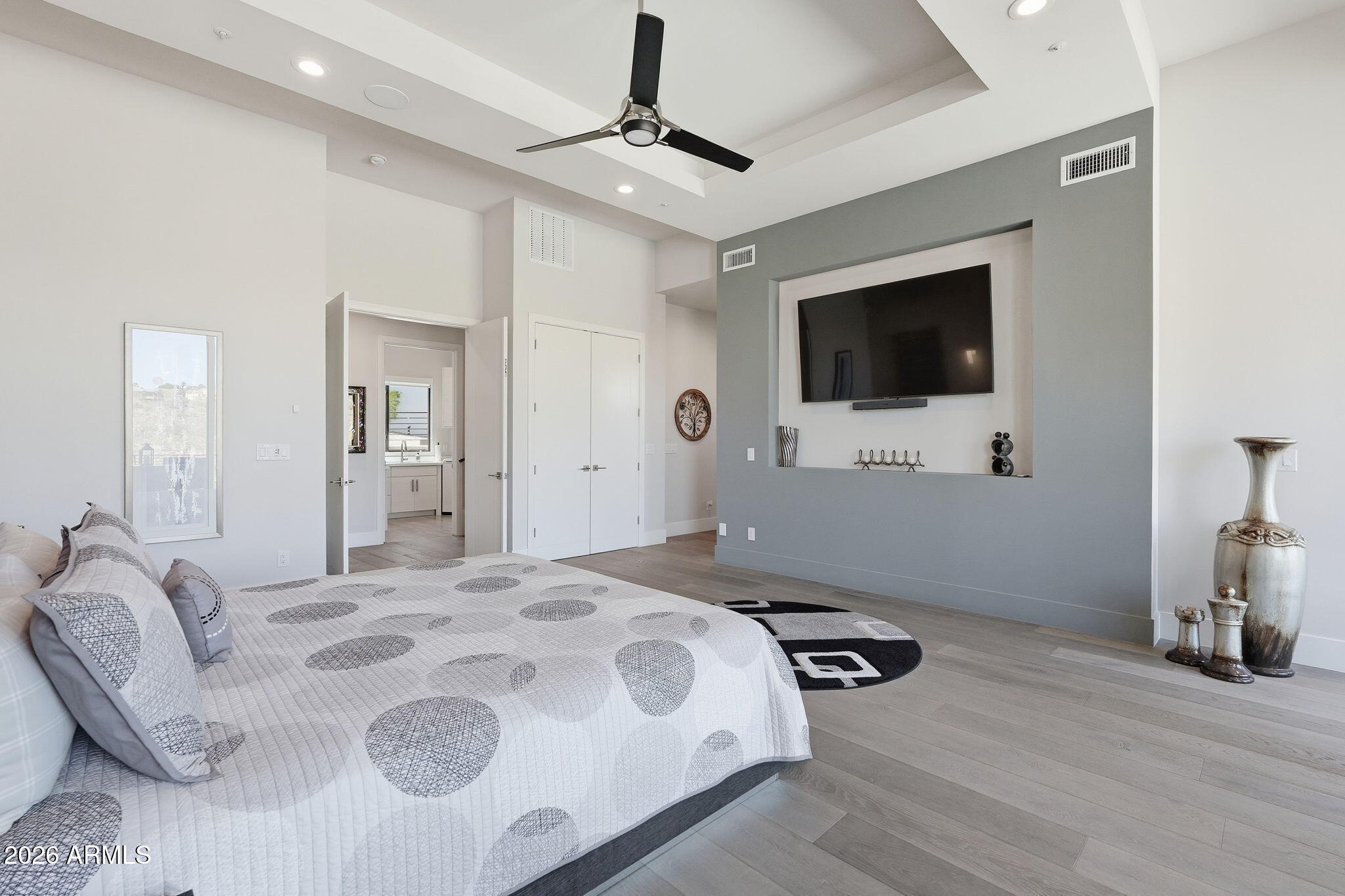PALATIAL ESTATES - Residential