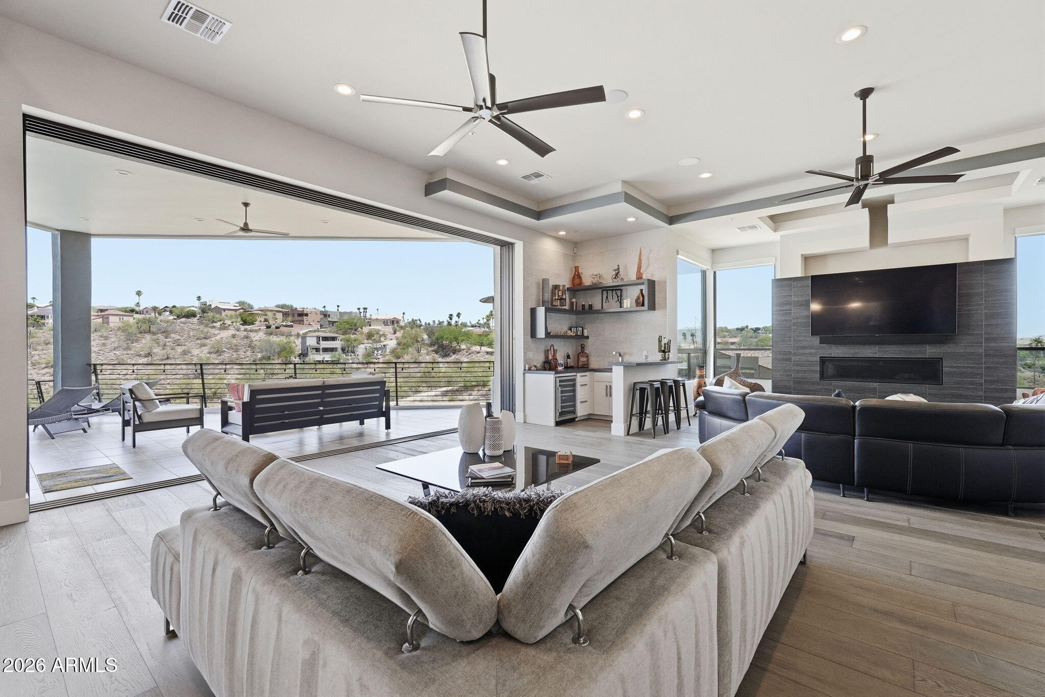 PALATIAL ESTATES - Residential