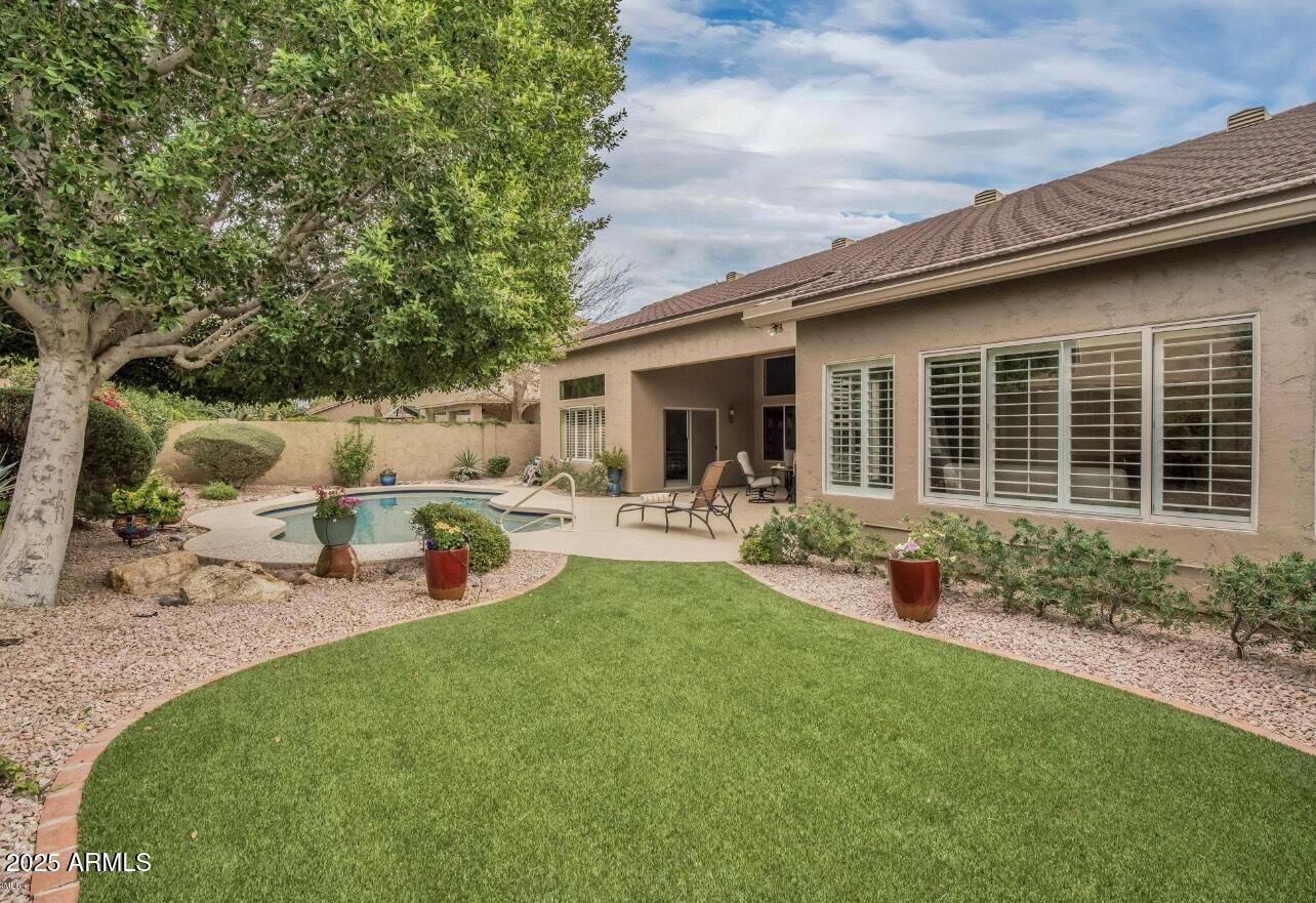 TRIPLE CROWN 2 - Residential