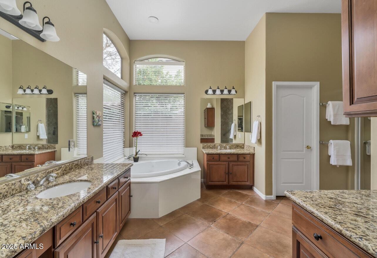 TRIPLE CROWN 2 - Residential
