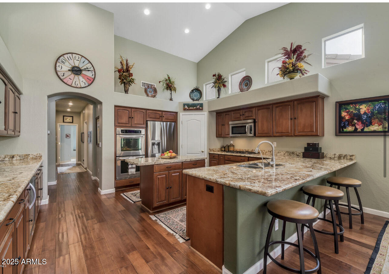 TRIPLE CROWN 2 - Residential