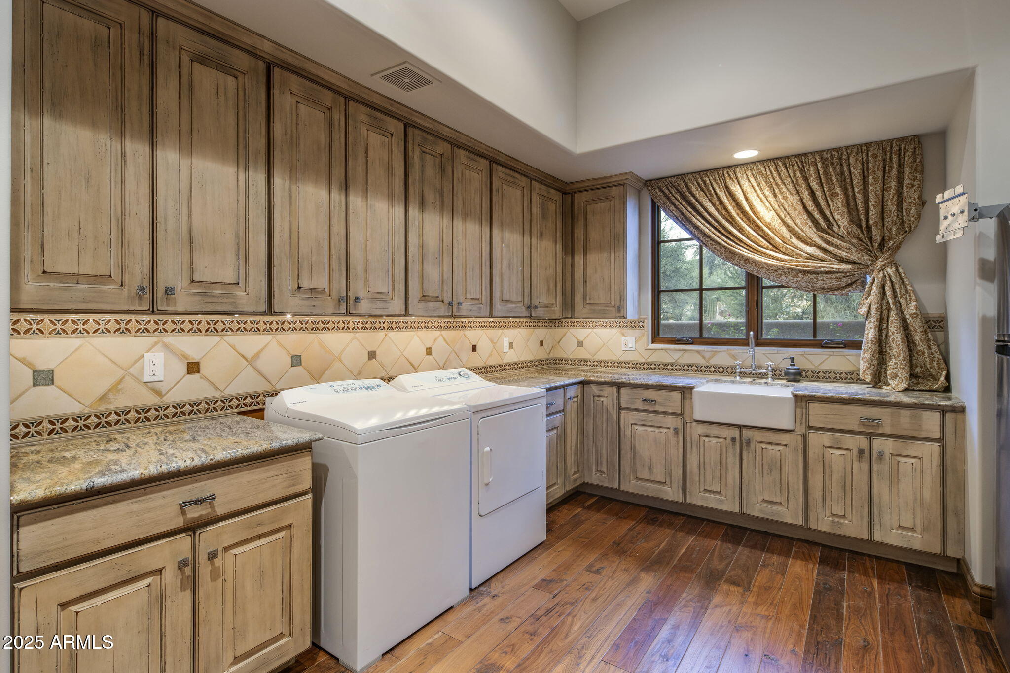 WHISPER ROCK UNIT 1 - Residential