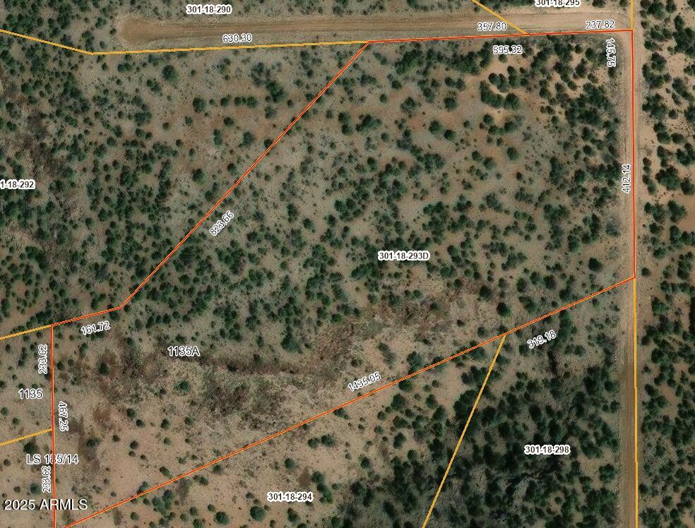 Beautiful 18.9-acre parcel located in the highly desirable Sierra Verde Ranch near Seligman, Arizona. This property offers sweeping panoramic views of Northern Arizona's stunning high-desert landscape. Enjoy peace, privacy, and open space—perfect for your off-grid getaway, dream cabin, or full-time retreat. Easy access from well-maintained roads, abundant natural beauty, and the serenity of wide-open skies make this an excellent opportunity to own a piece of Arizona's countryside. Highlights: 18.9 Acres in Sierra Verde Ranch Gorgeous mountain and desert views Ideal for off-grid living or recreation Close to Seligman and Route 66 Peaceful rural setting with easy access