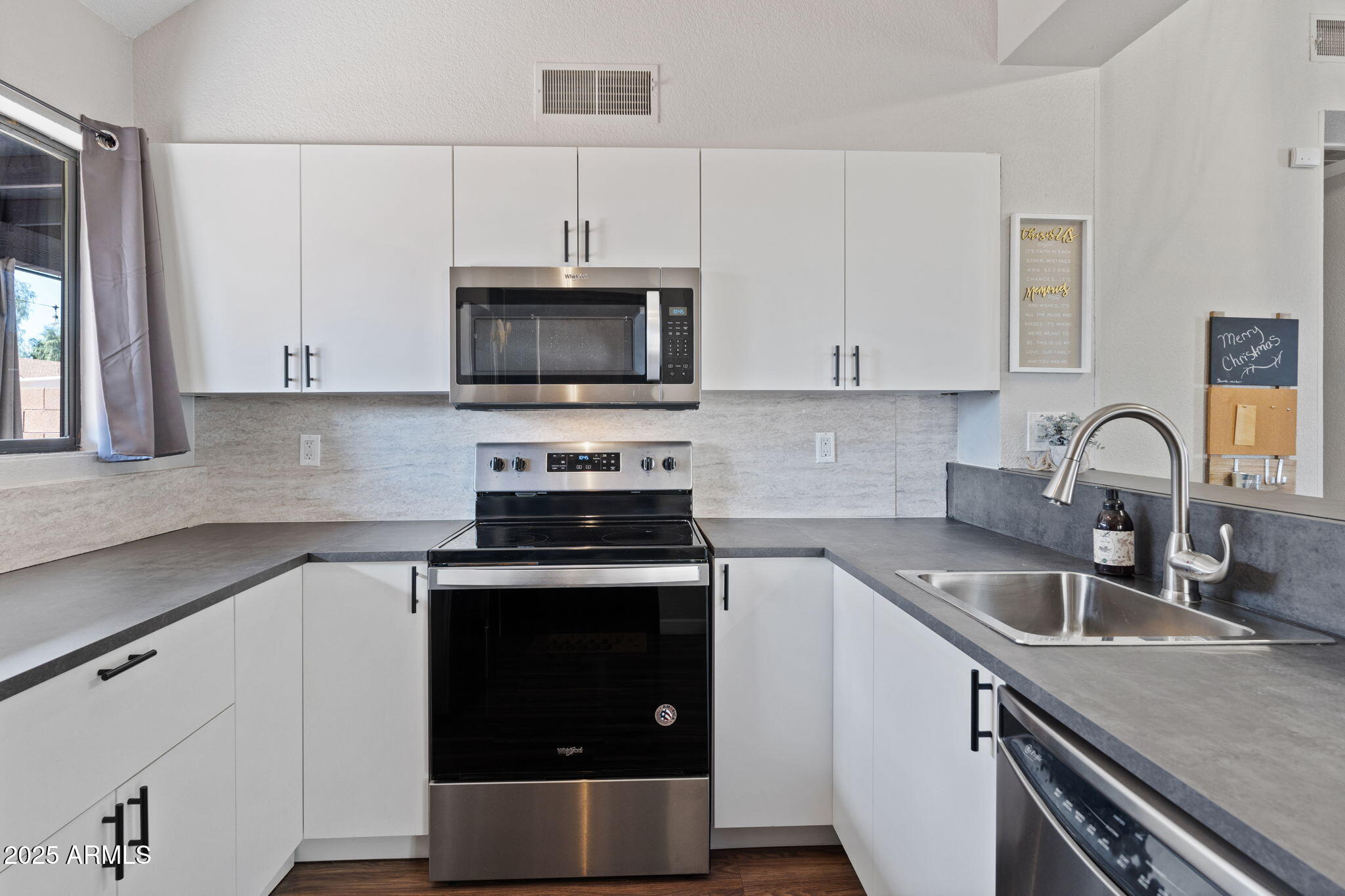 ROSE GARDEN PLACE UNIT 3 LOT 404-541 - Residential Lease