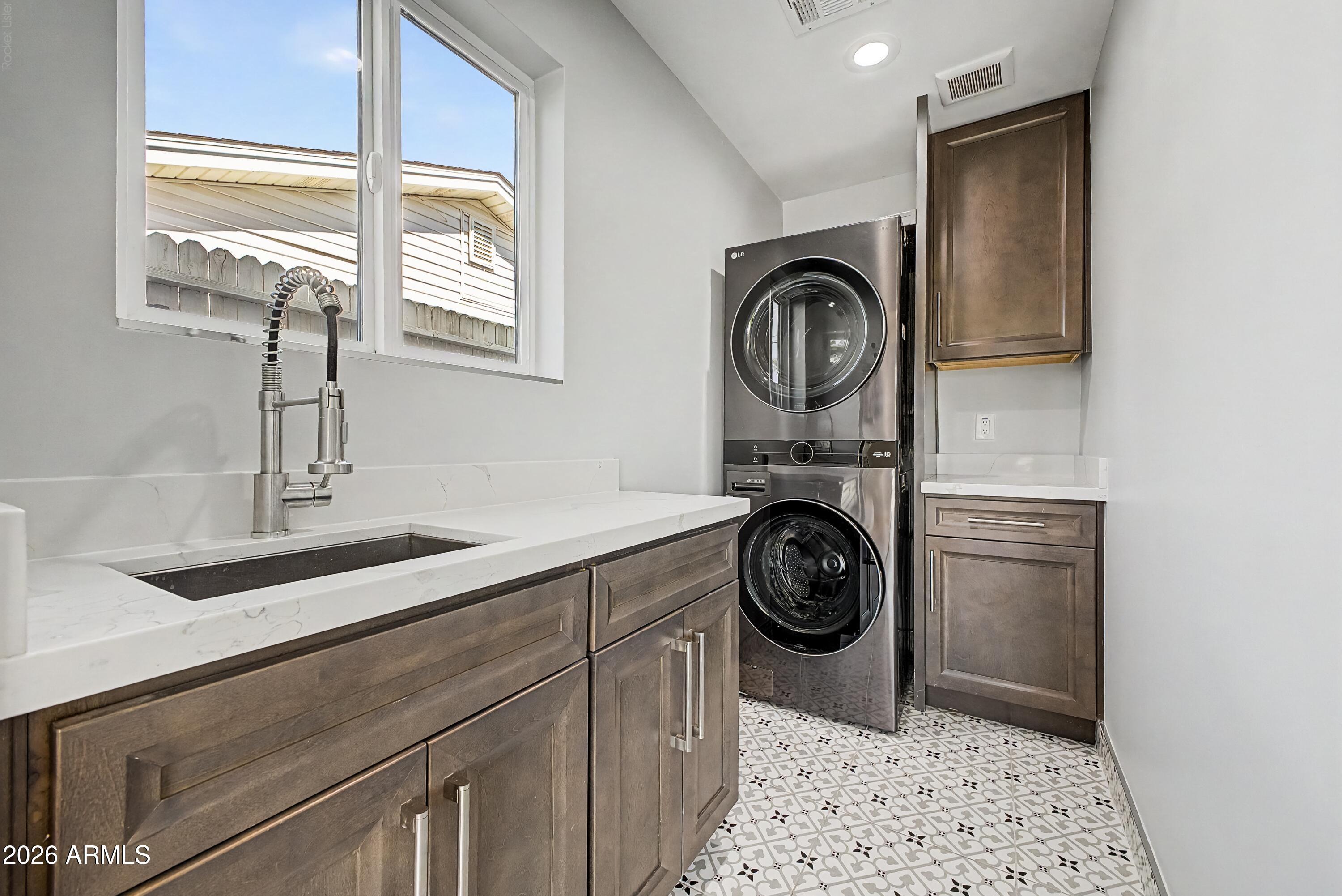 DATELAND LOTS 1-18 - Residential
