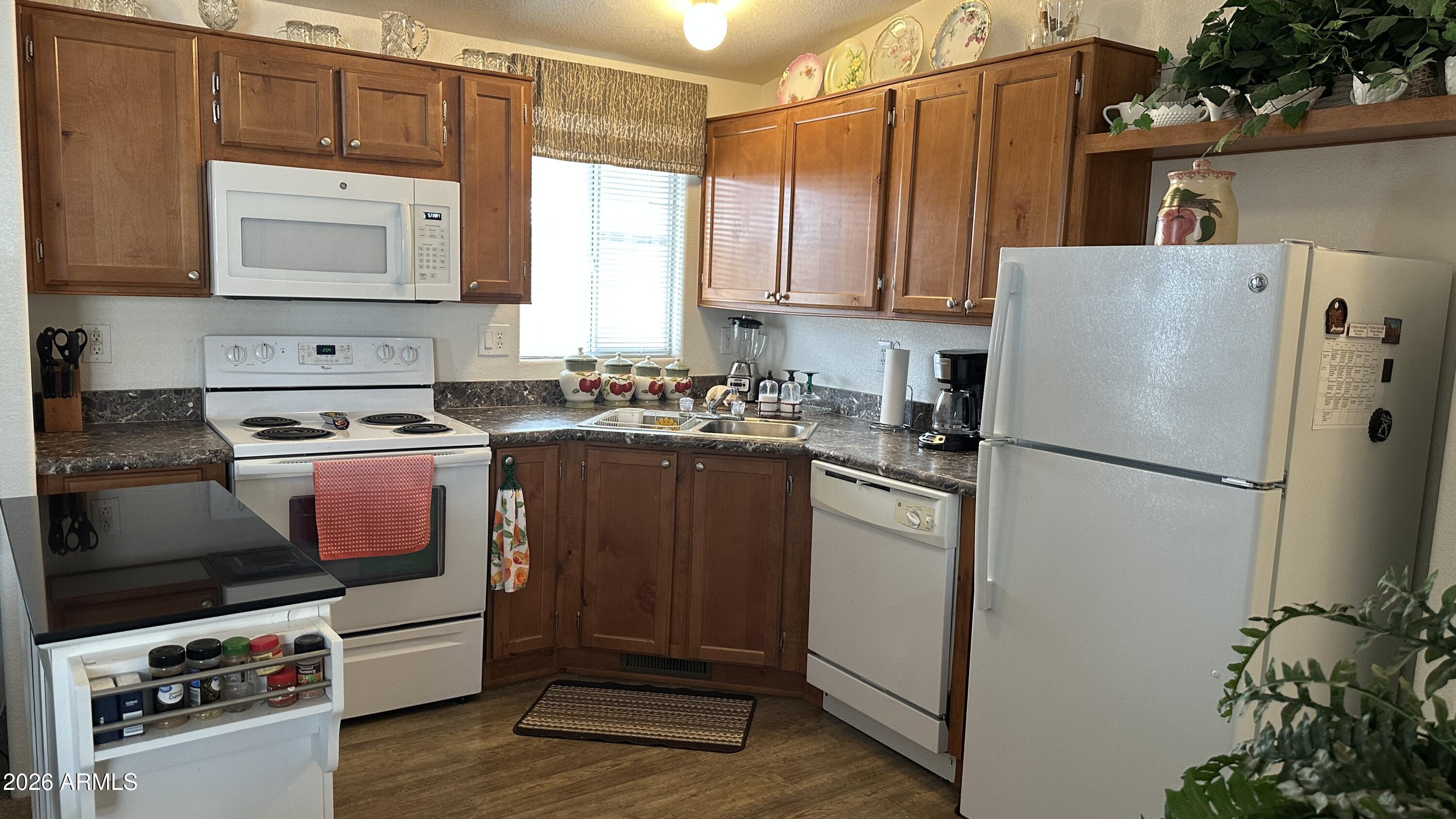 Pueblo  Manor - Residential