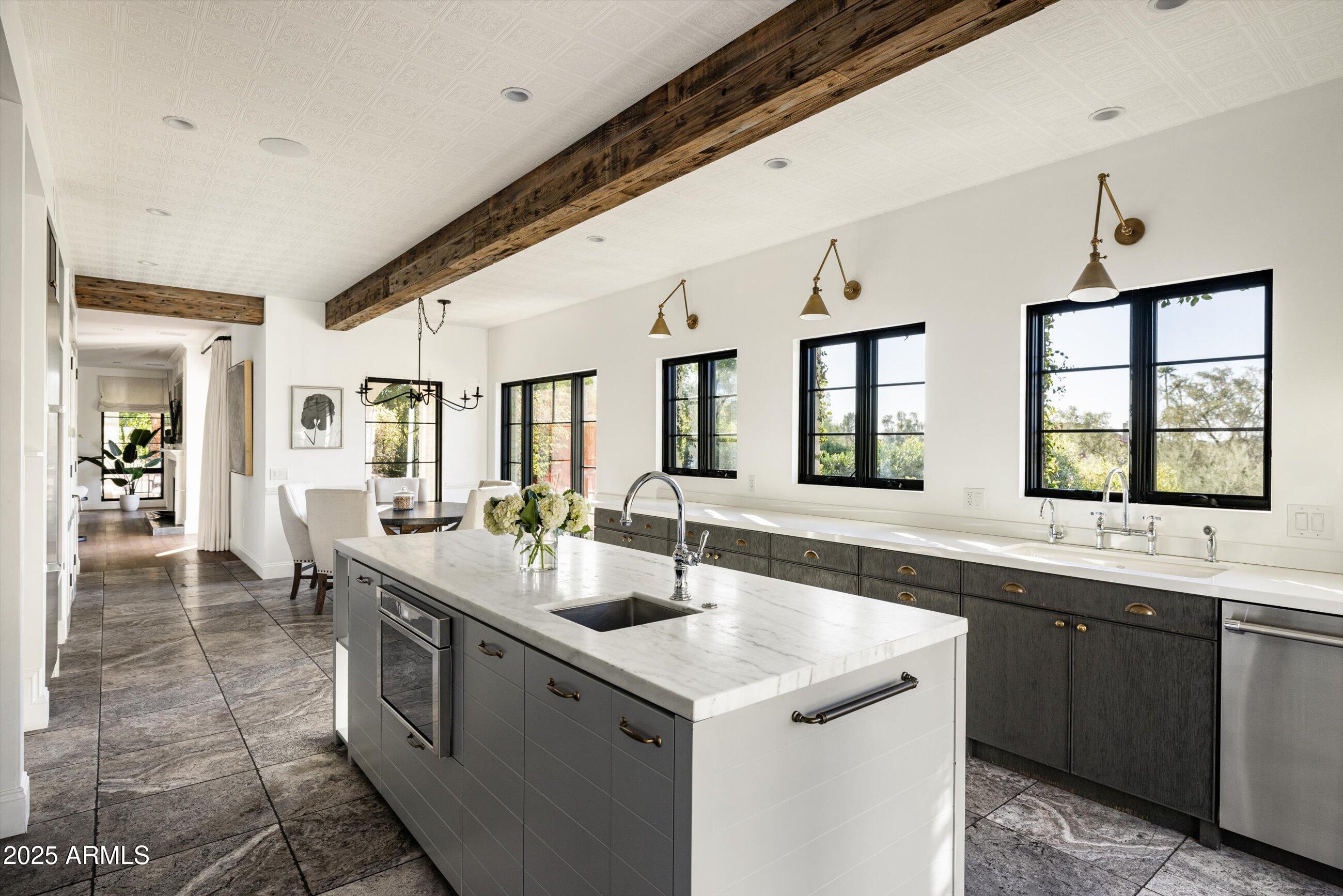 CAMELBACK CANYON - Residential