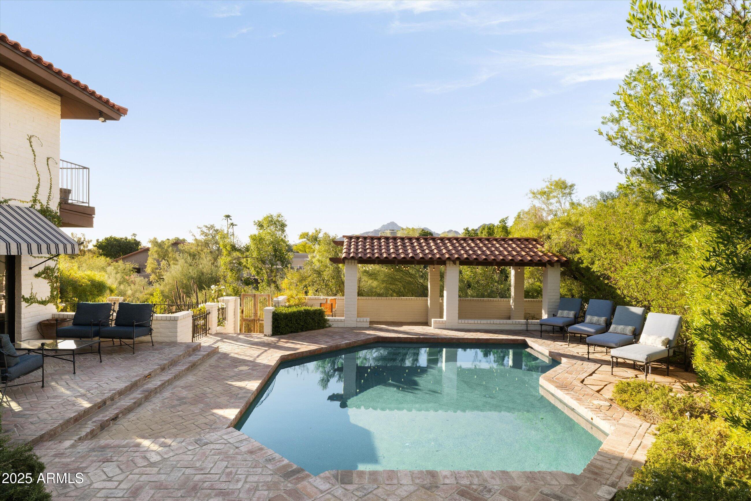 CAMELBACK CANYON - Residential