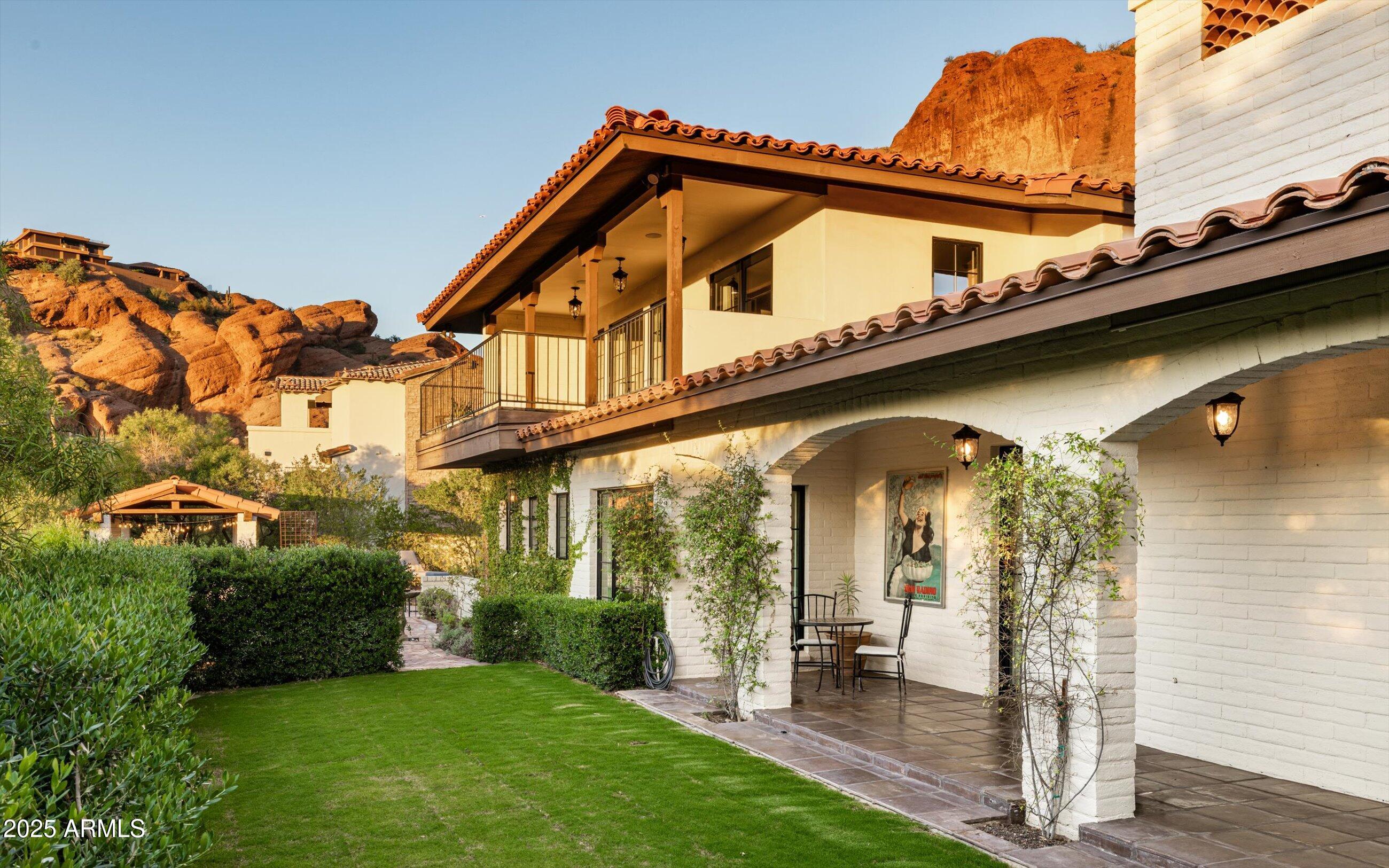 CAMELBACK CANYON - Residential