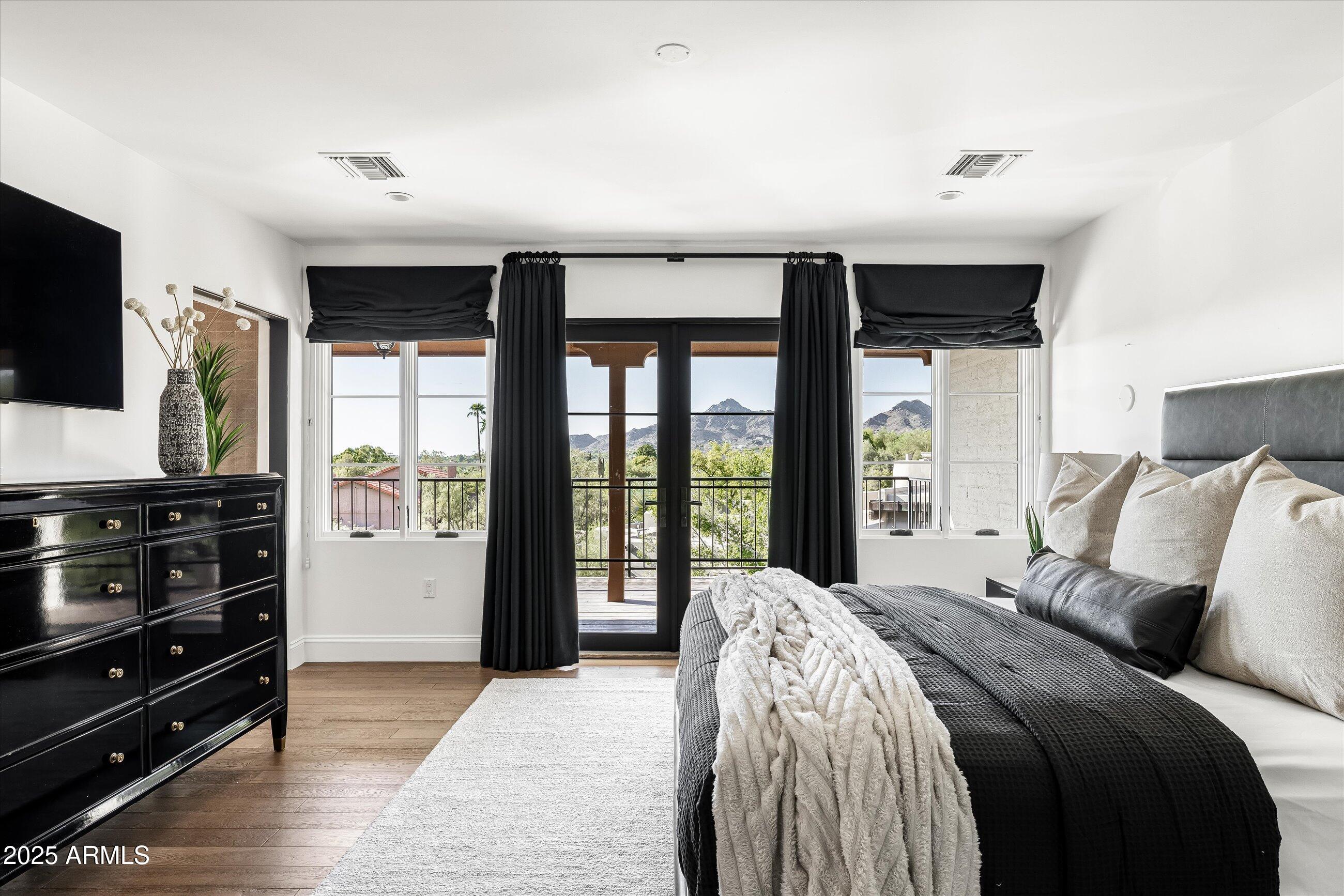 CAMELBACK CANYON - Residential
