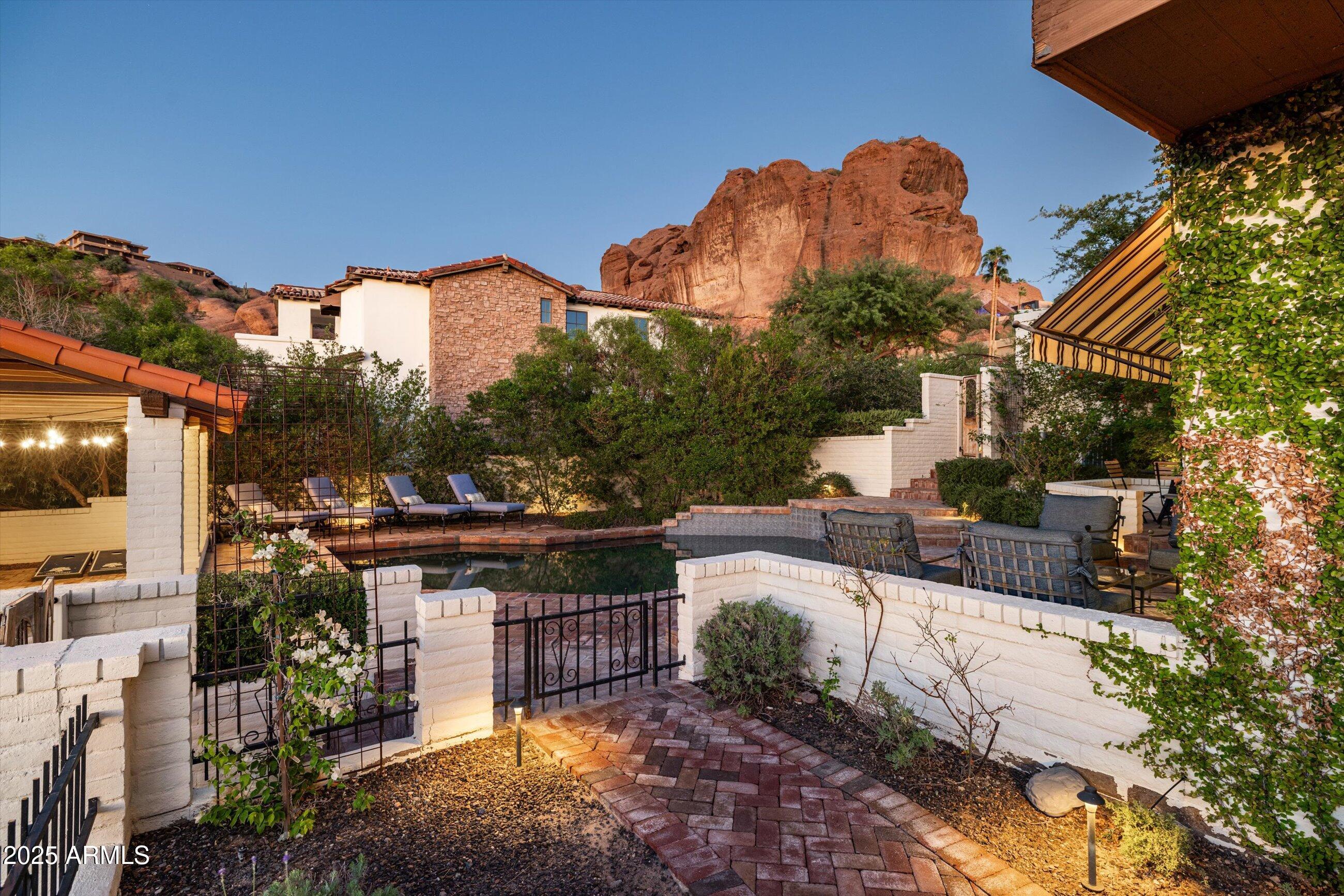 CAMELBACK CANYON - Residential