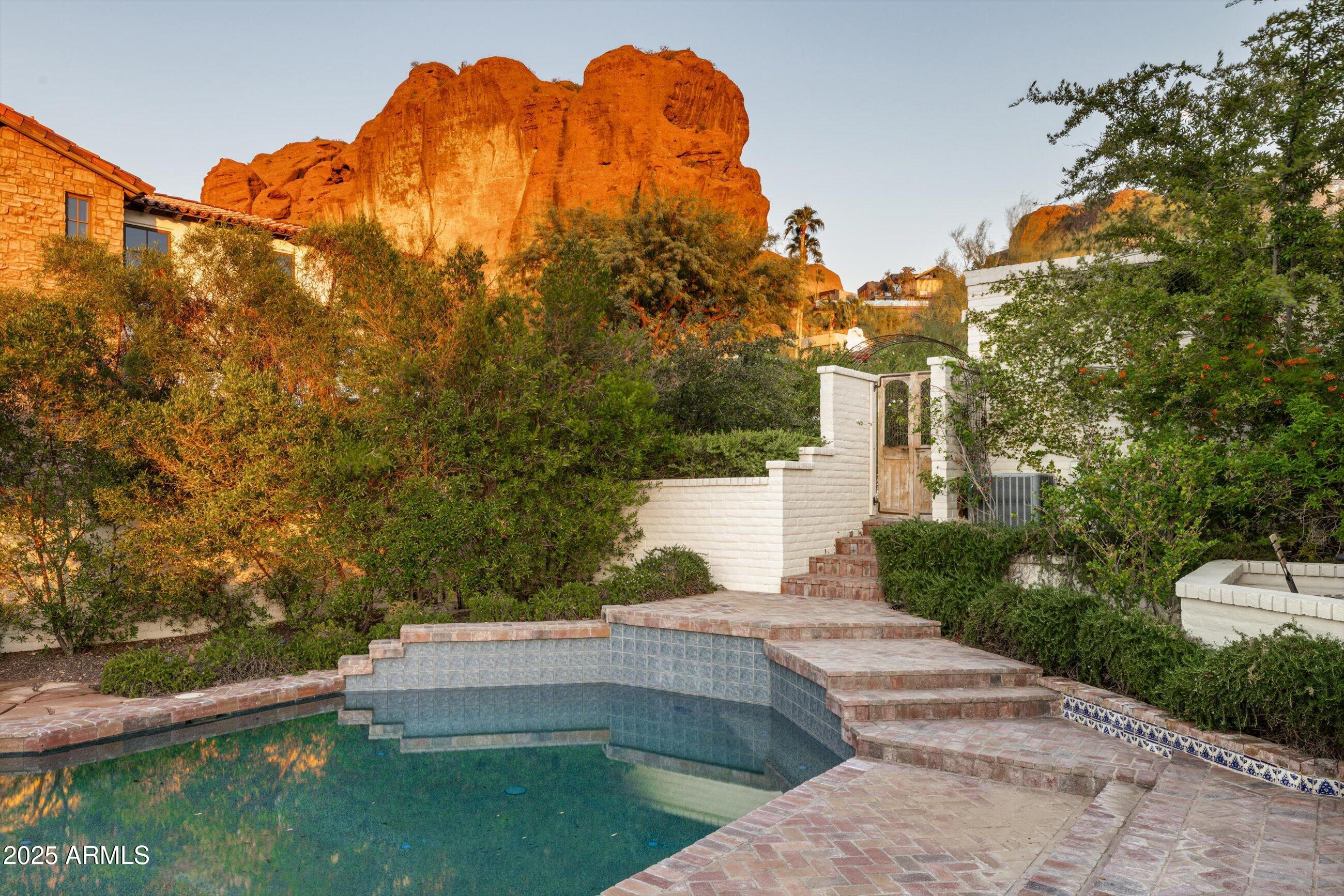 CAMELBACK CANYON - Residential