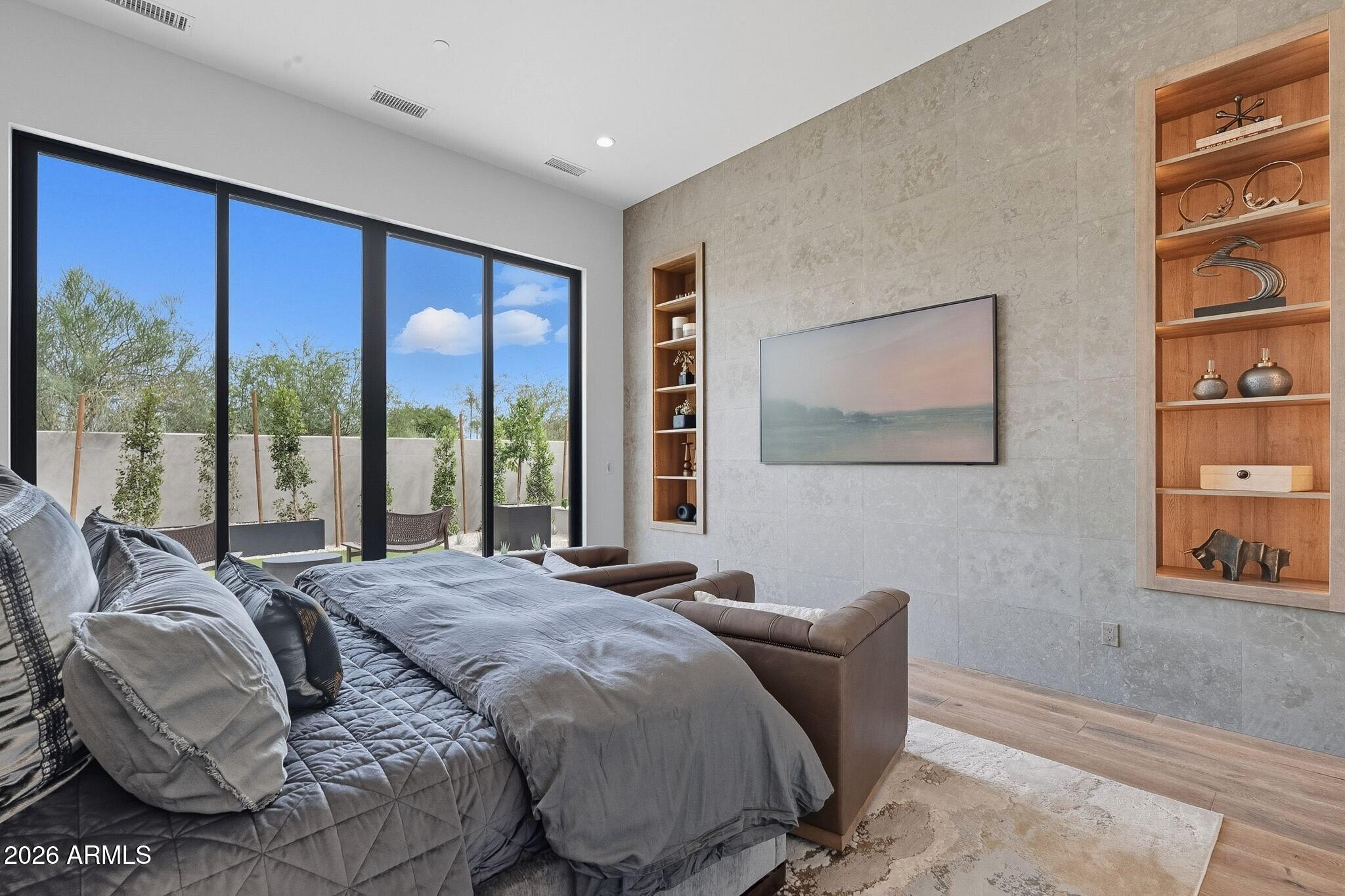PHOENICIAN - Residential