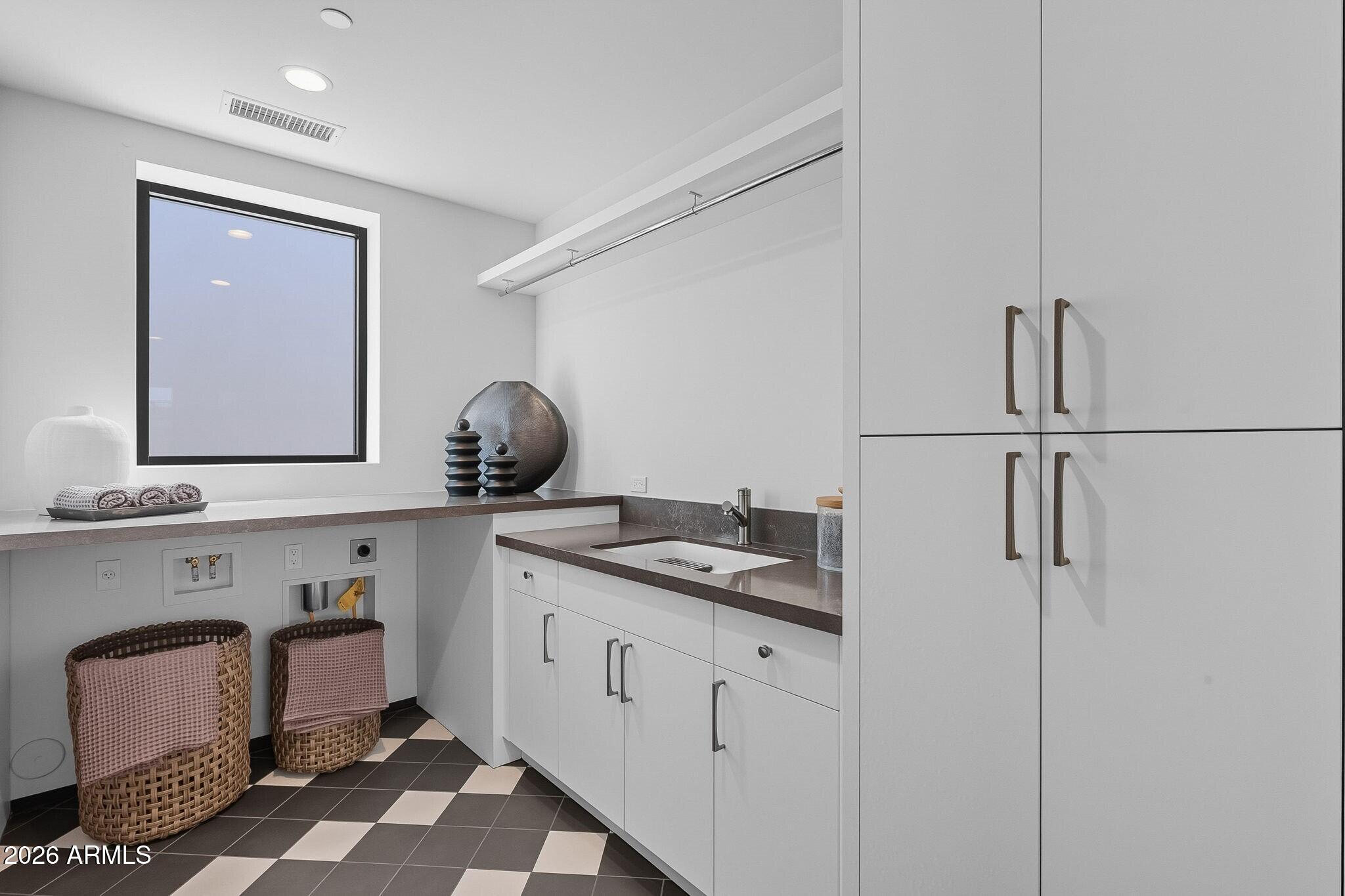 PHOENICIAN - Residential