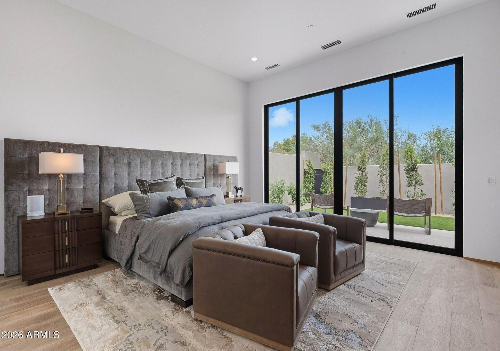 PHOENICIAN - Residential