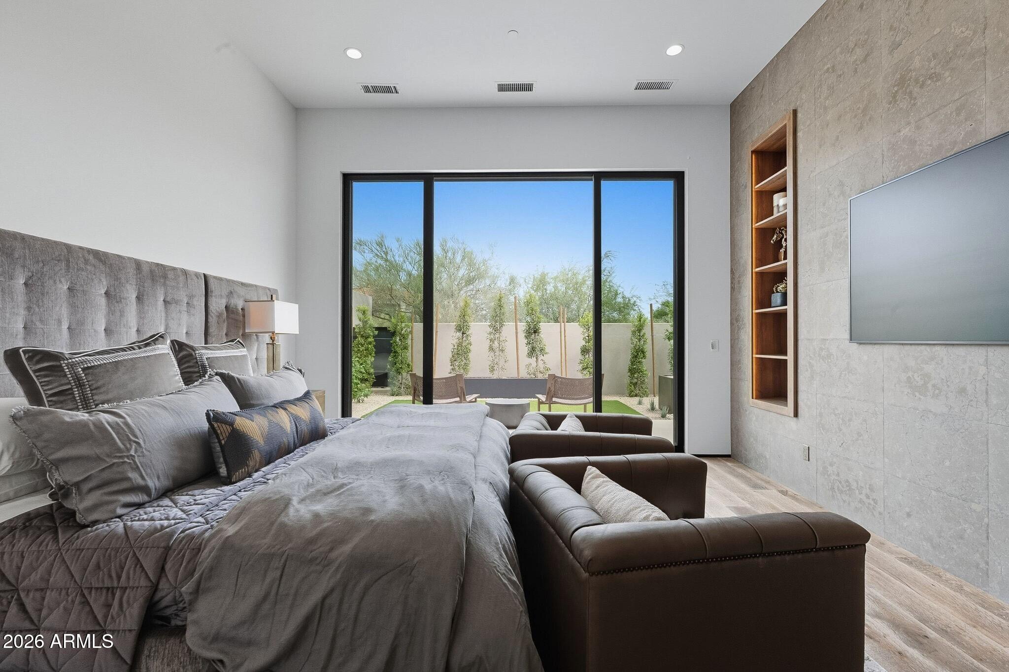 PHOENICIAN - Residential