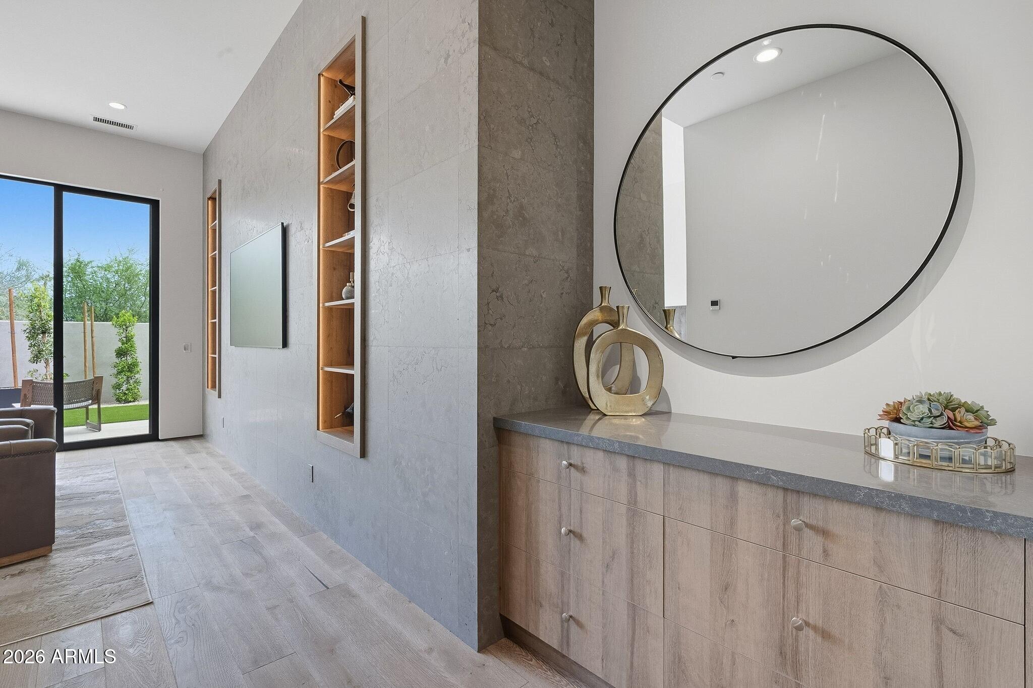 PHOENICIAN - Residential