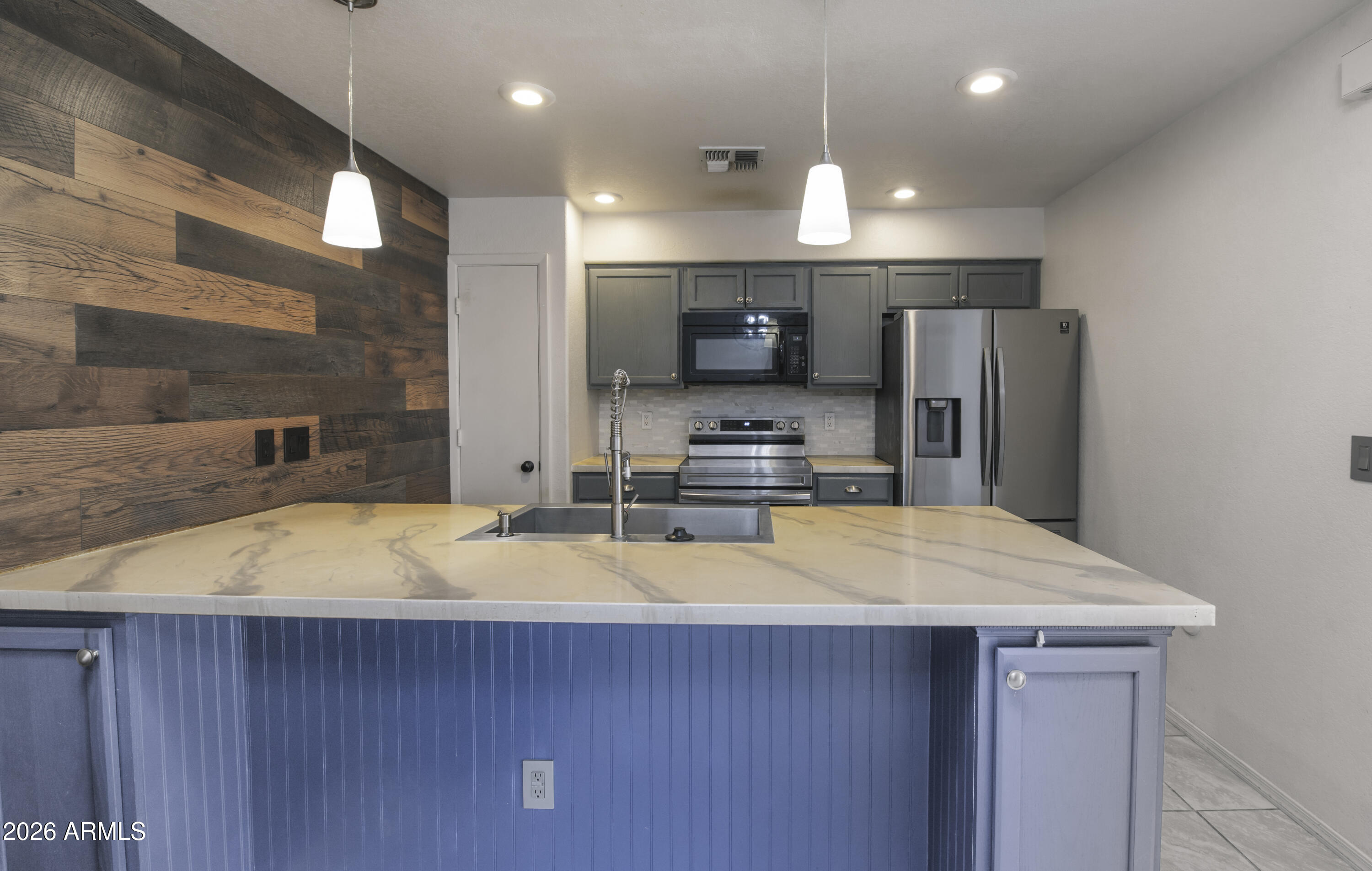 COUNTRY MEADOWS CONDOMINIUMS UNIT 3 AMD - Residential