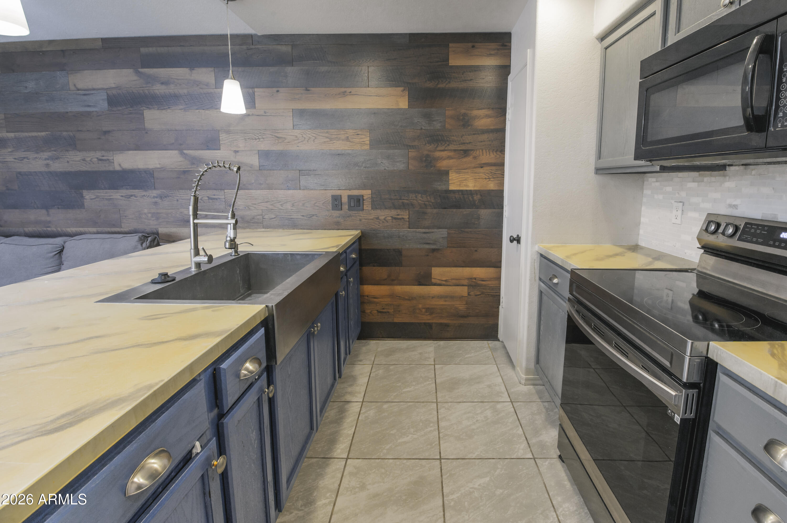 COUNTRY MEADOWS CONDOMINIUMS UNIT 3 AMD - Residential