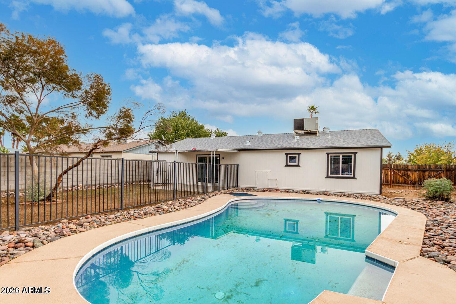 PARADISE VALLEY OASIS NO. 10 - Residential