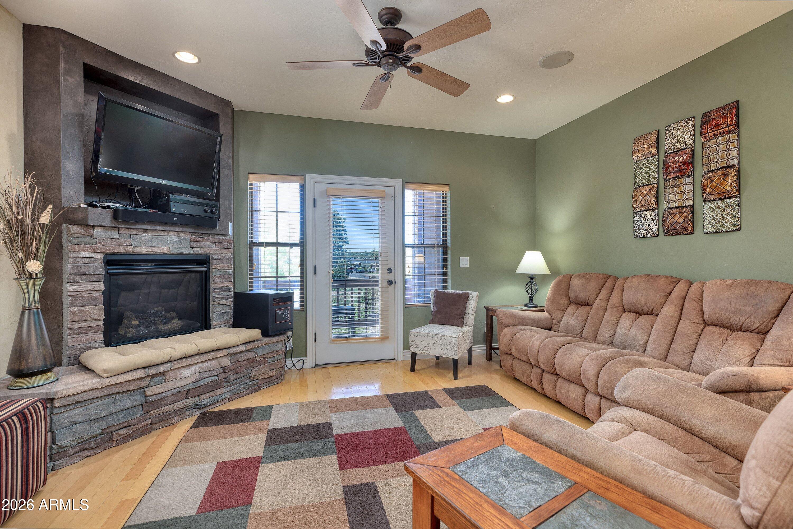 PINE CREEK - Residential