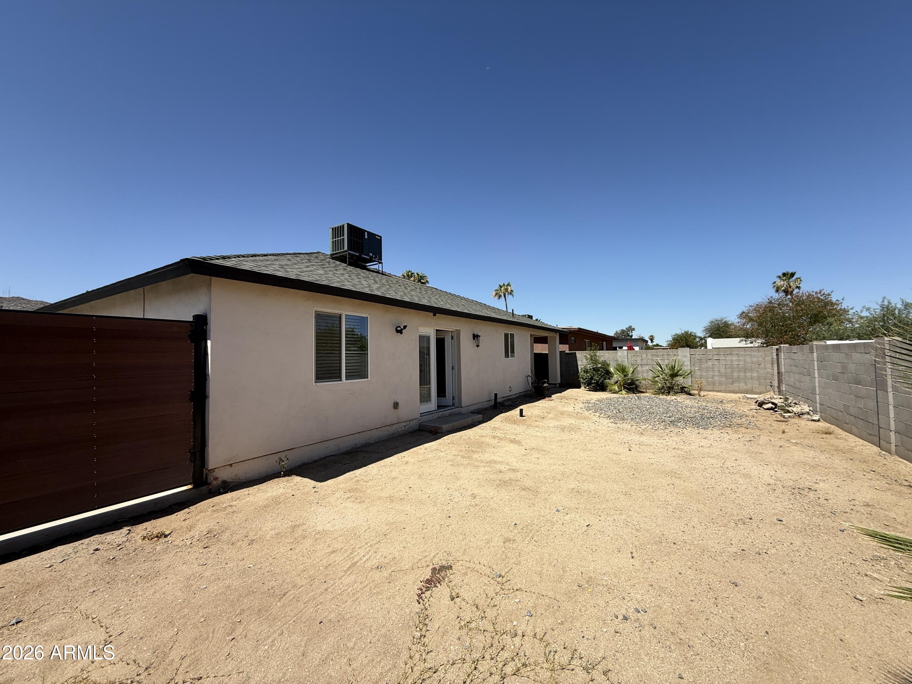 DANIEL MANOR - Residential