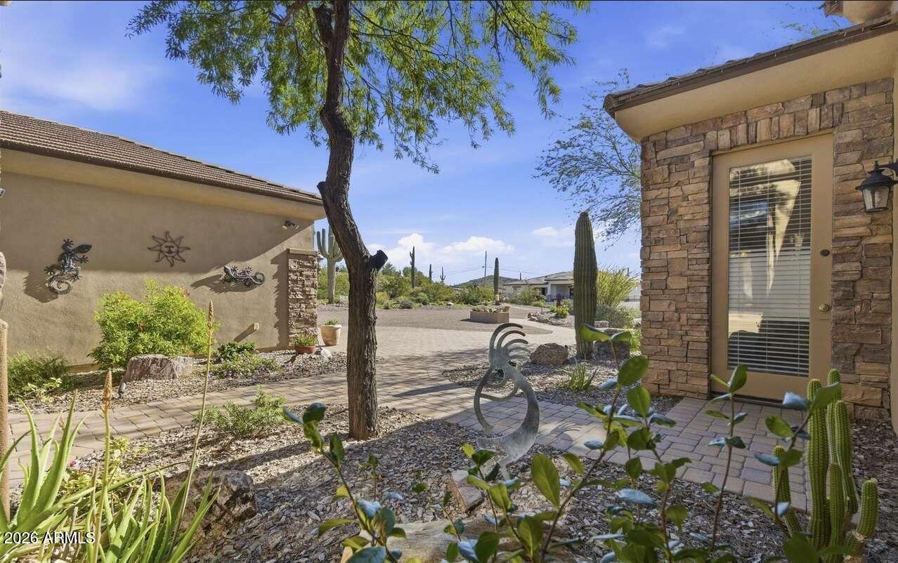 COM @ THE S-COR OF SEC 33-1N-9E TH N-1099.62 TH W- - Residential