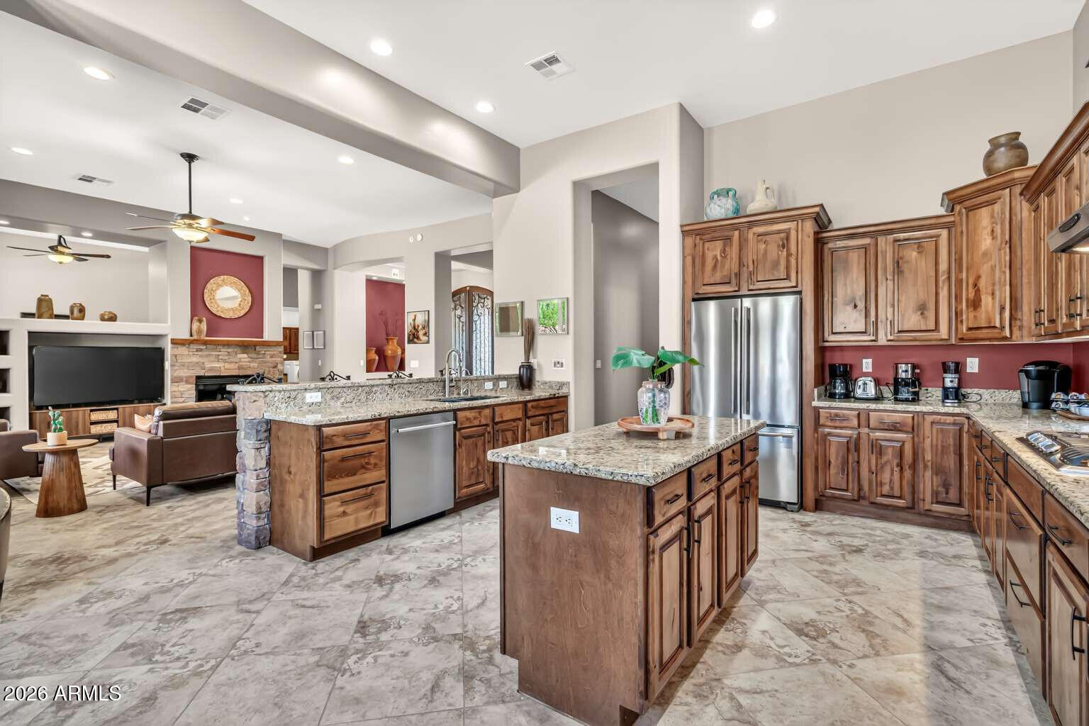 COM @ THE S-COR OF SEC 33-1N-9E TH N-1099.62 TH W- - Residential