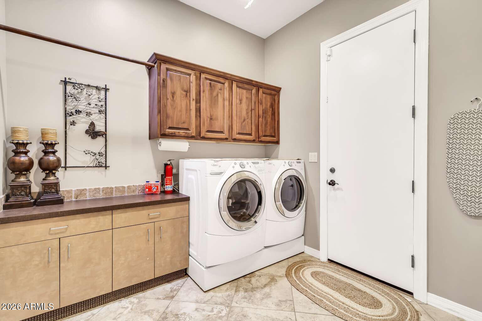COM @ THE S-COR OF SEC 33-1N-9E TH N-1099.62 TH W- - Residential