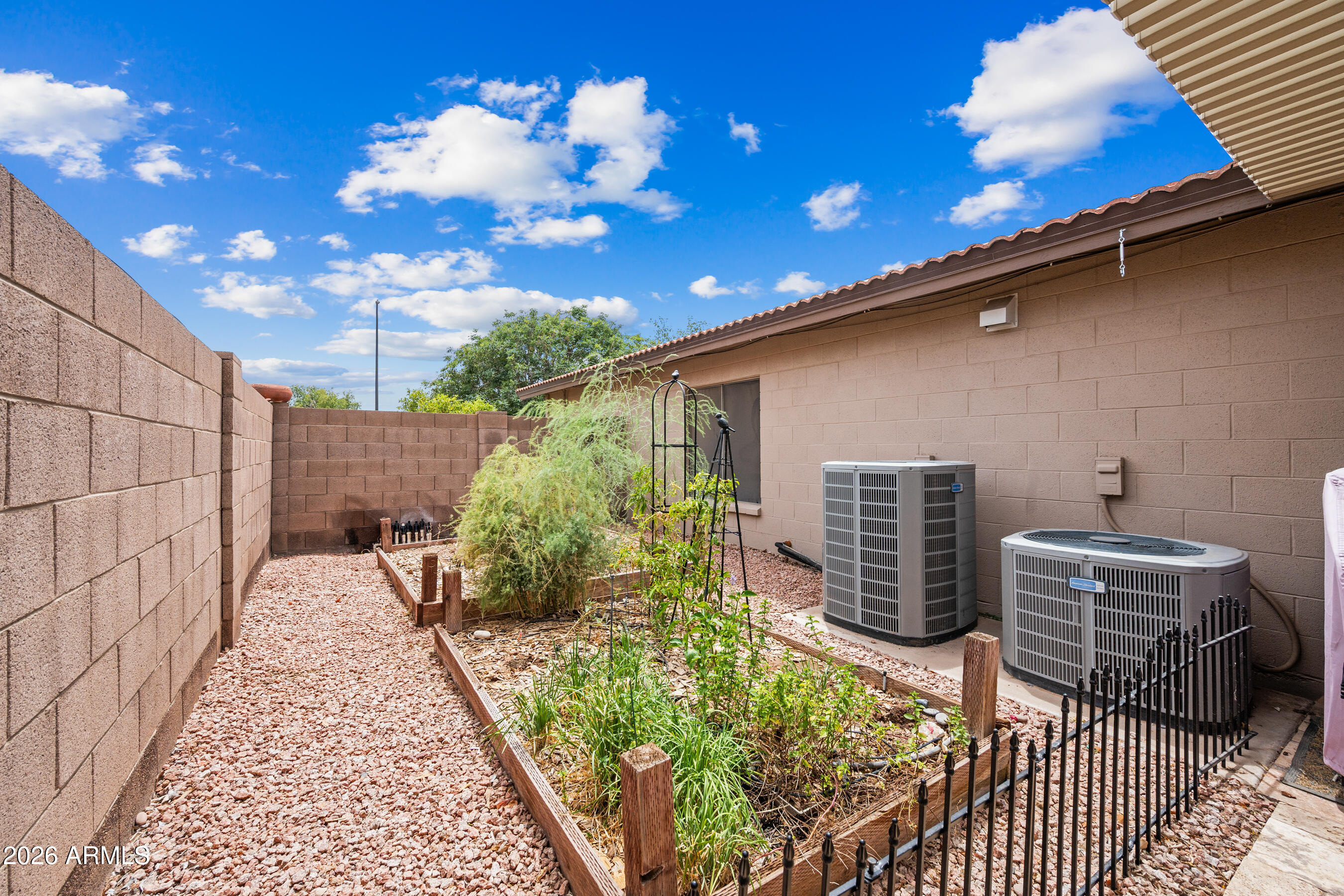 SPRING MEADOWS COMMONS LOT 1-92 TR A-C - Residential